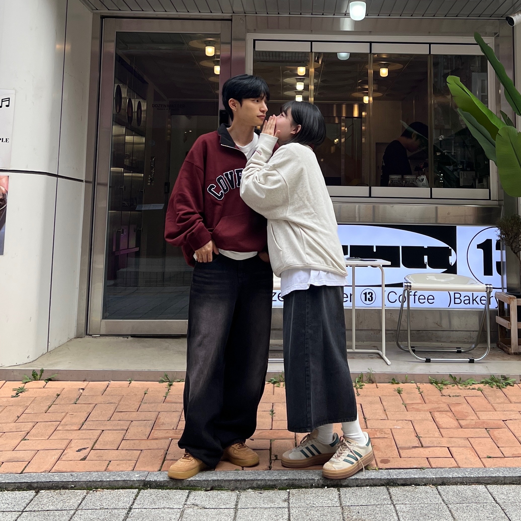Covernat Arch Logo Half Zip-Up Sweatshirt Deep Red, Covernat Arch Logo Half Zip-Up Sweatshirt Oatmeal 착용 스타일 - 3