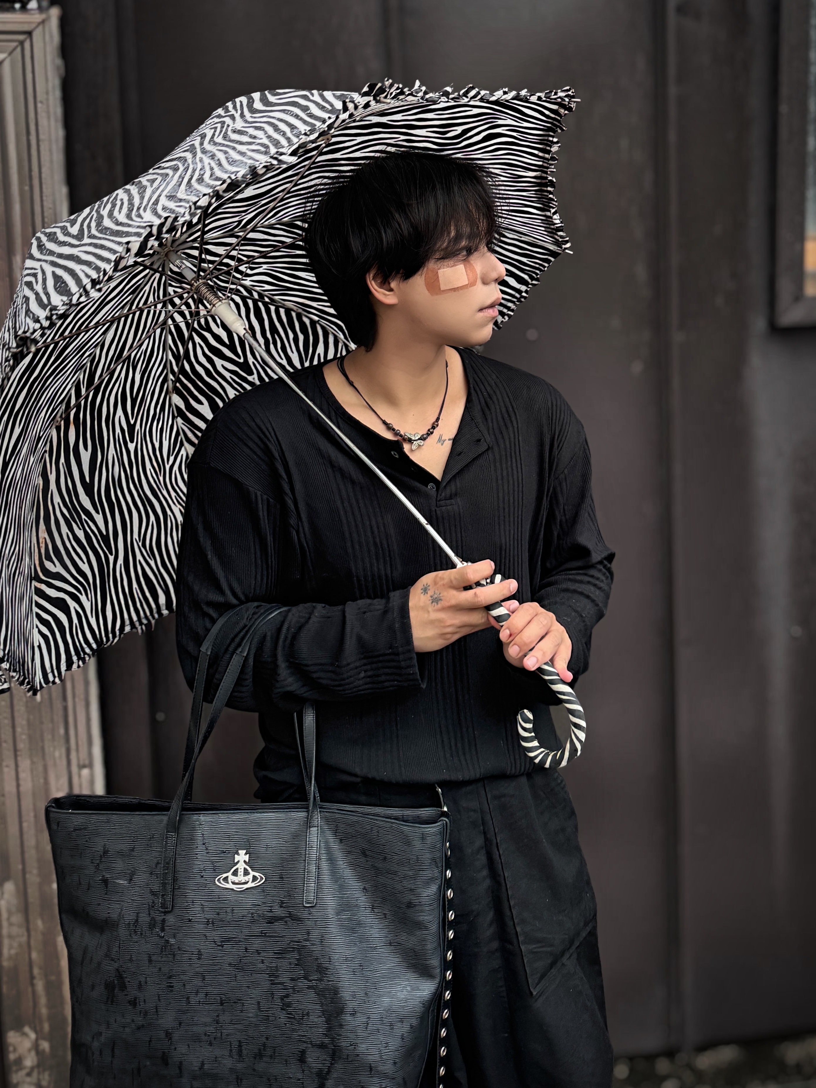 New Rock x Vetements Edition Gamer Ankle Boots Black 착용 스타일 - 3