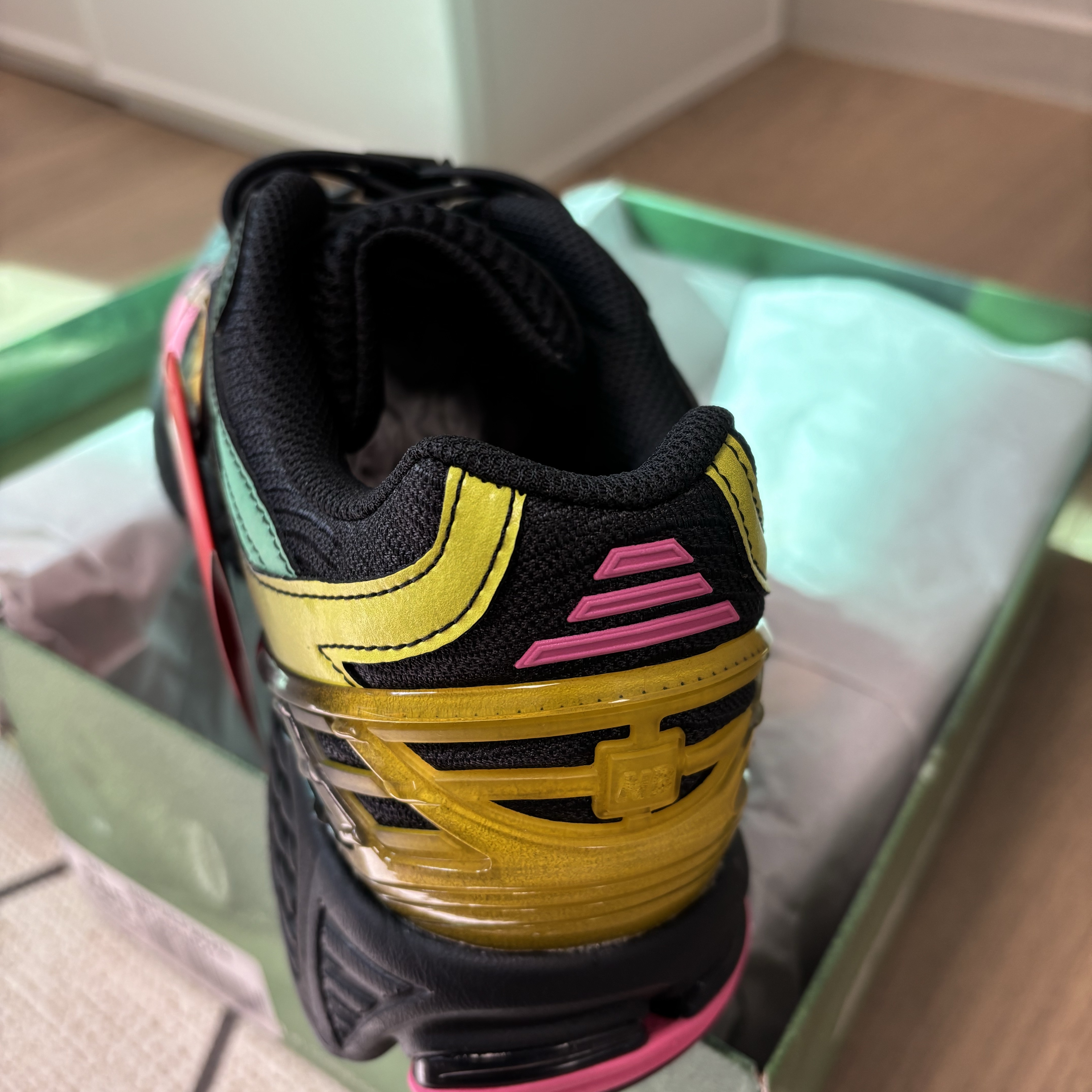 New Balance x Bricks & Wood 1906U Black Multicolor 착용 스타일 - 4