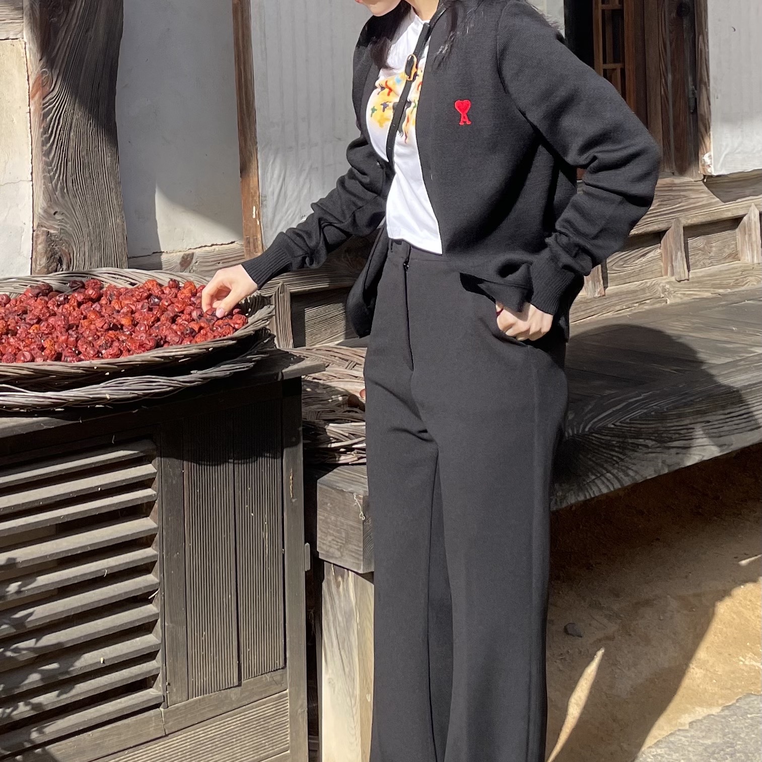 AMI de Coeur Wool Cardigan Black 착용 스타일