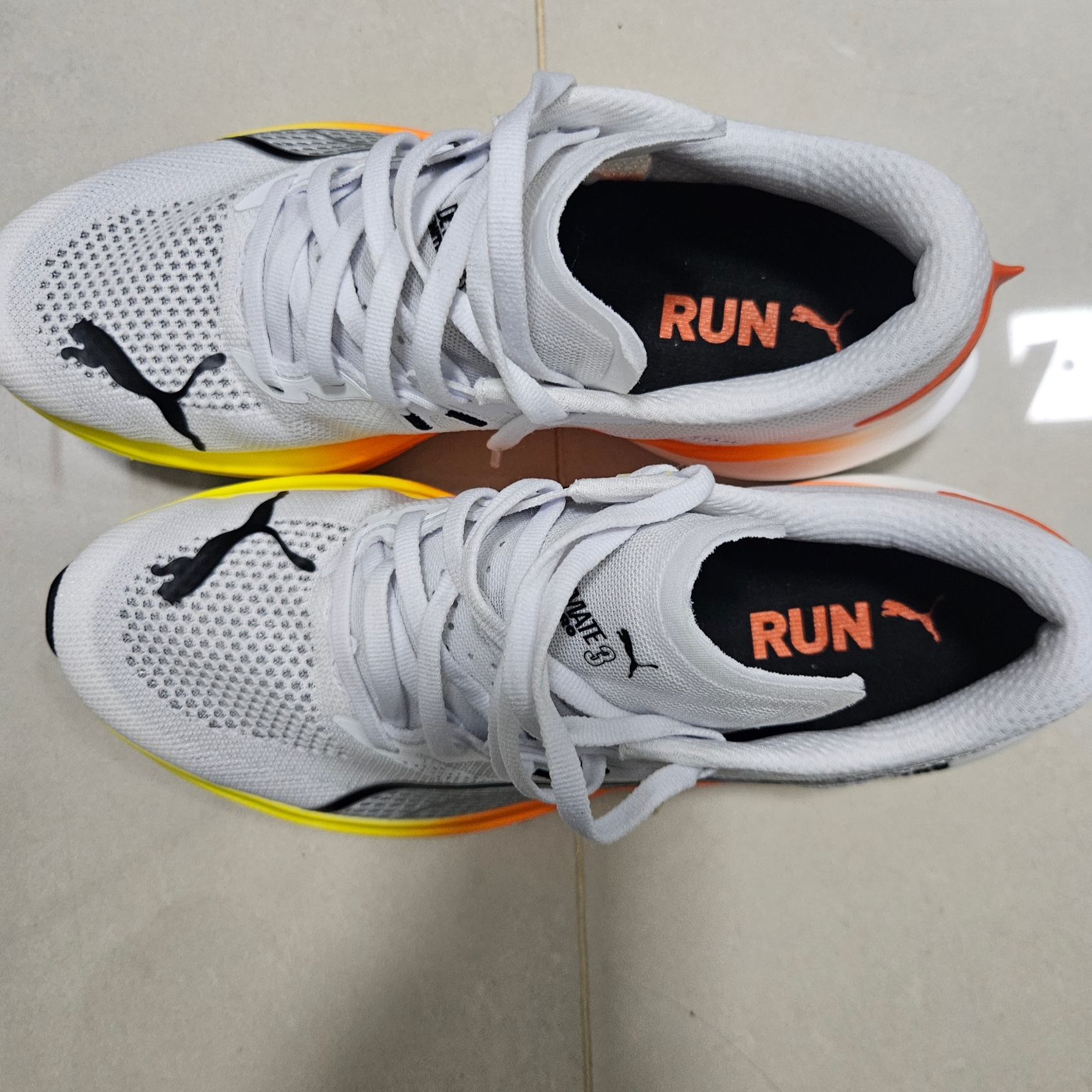Puma Deviate Nitro 3 Wide White Flame Flicker 착용 스타일 - 4