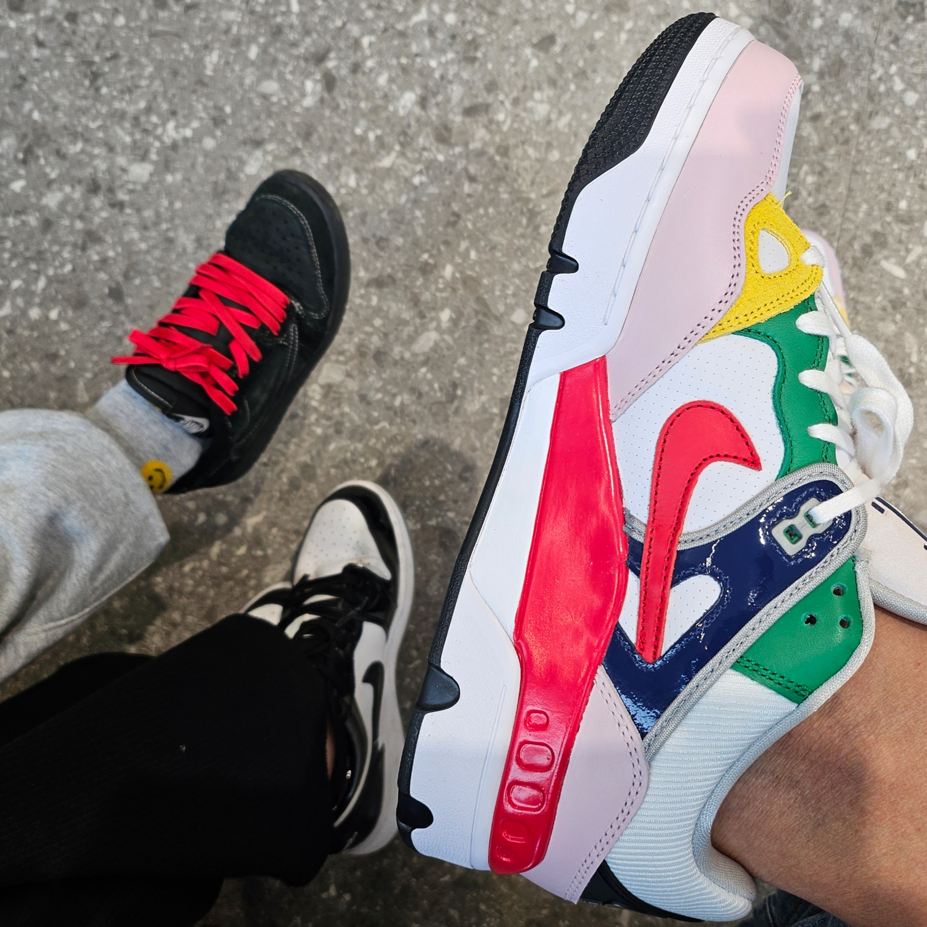 Nike x Nigo Air Force 3 Low SP Blue Void and Tour Yellow, (PS) Jordan 1 x Travis Scott Retro Low OG SP Black Phantom 착용 스타일