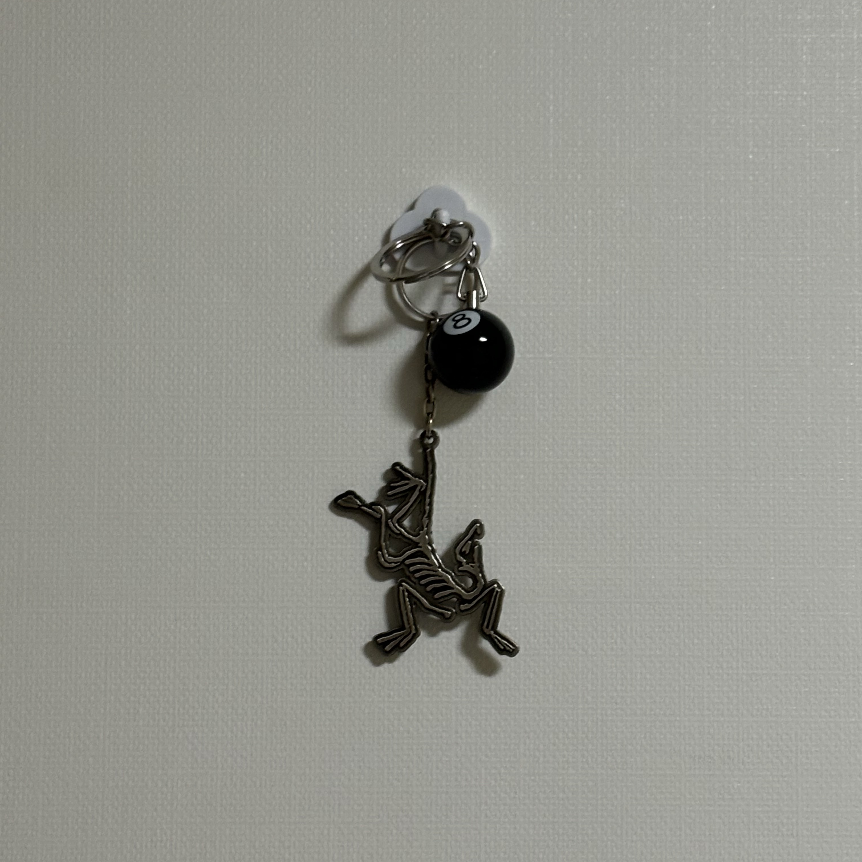 Stussy 8 Ball Keychain Black, Arc'teryx Keyring Metal 착용 스타일