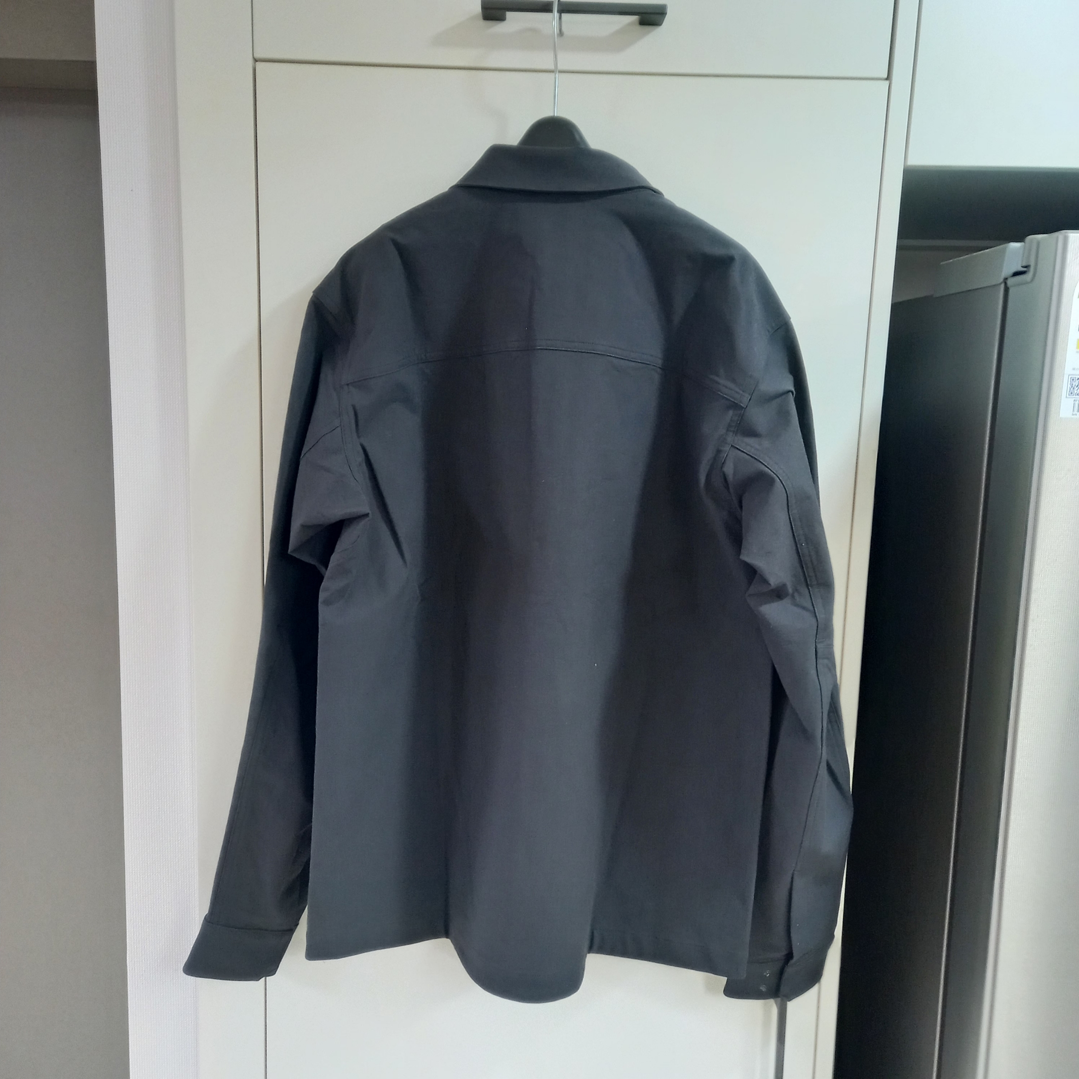 Arc'teryx Cronin Cotton Overshirt Black 착용 스타일 - 3