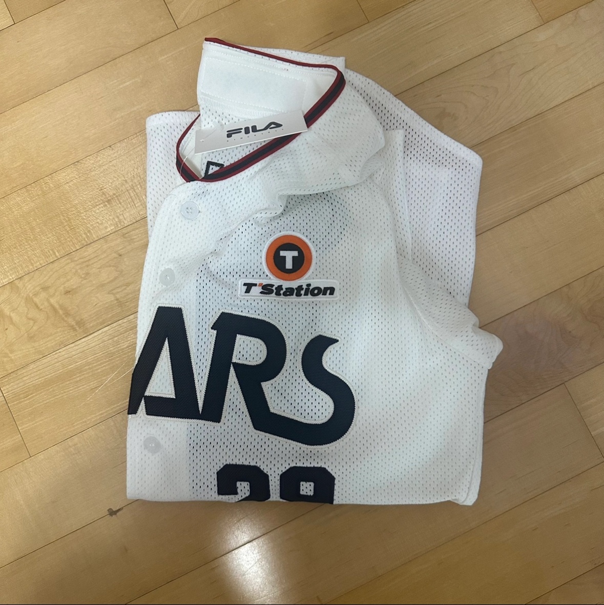 Doosan Bears x Fila 30th Anniversary Legendary Old Uniform White (Non Marking Ver.) 착용 스타일