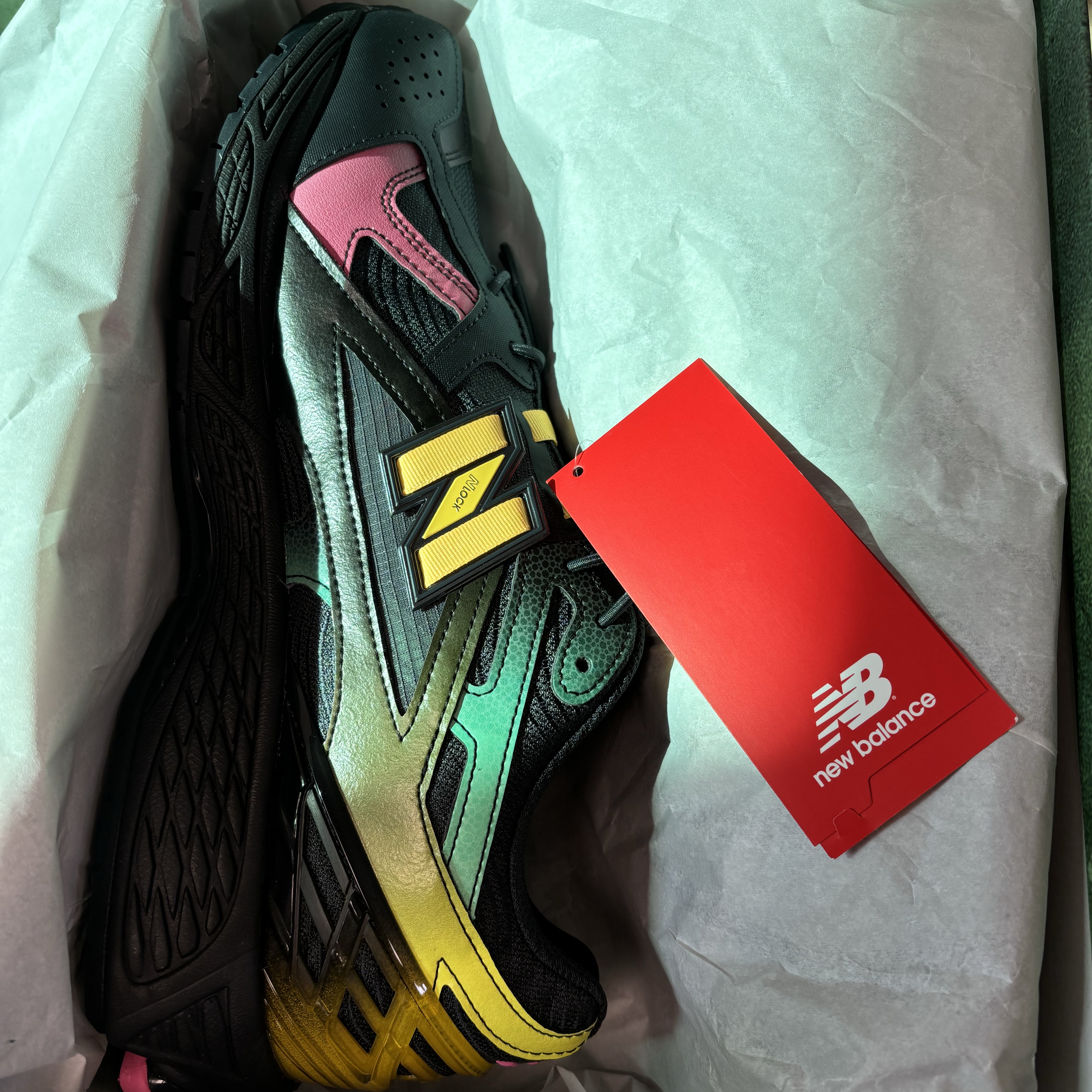 New Balance x Bricks & Wood 1906U Black Multicolor 착용 스타일 - 2