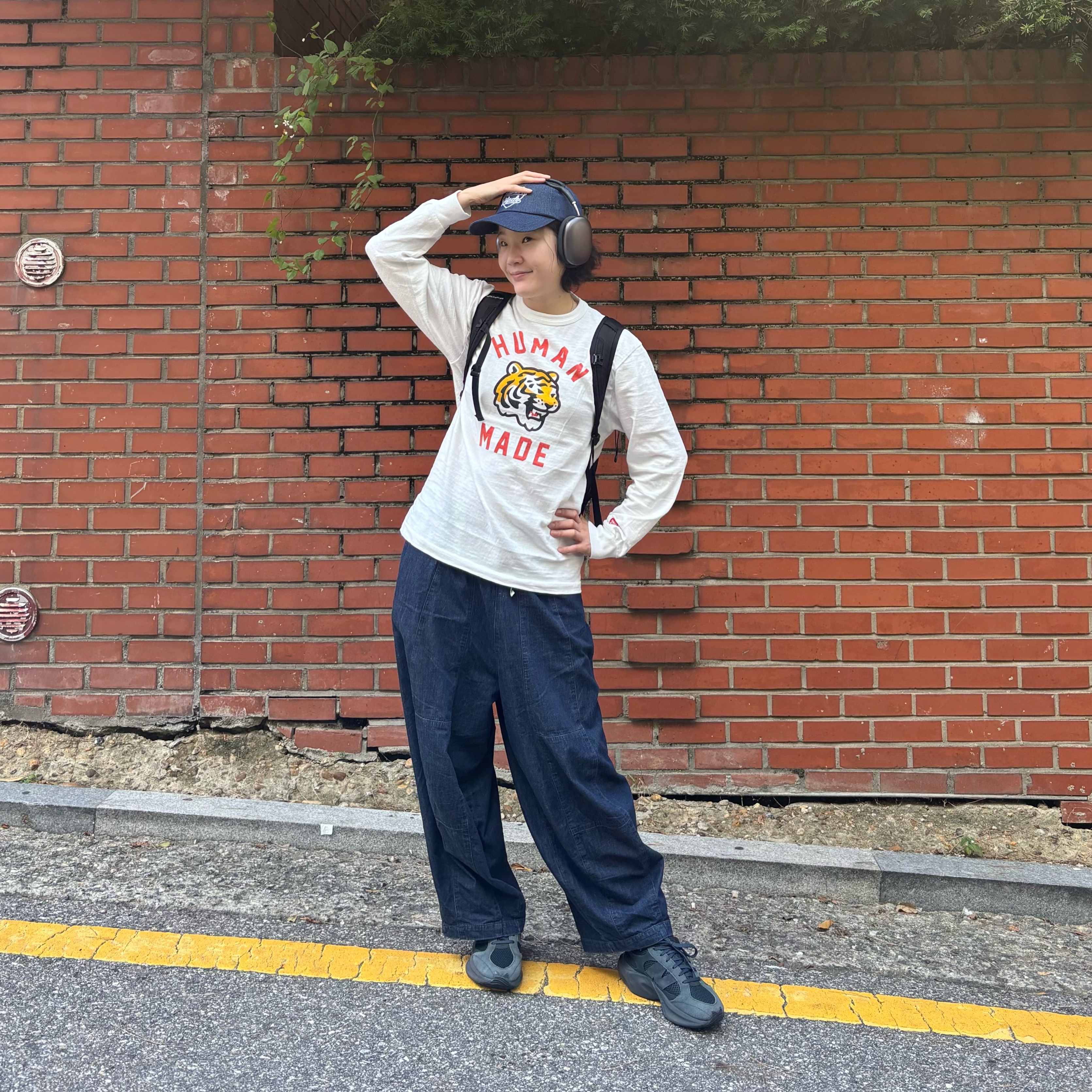 Human Made Graphic L/S T-Shirt White, Human Made 6 Panel Denim Cap Indigo 착용 스타일 - 1