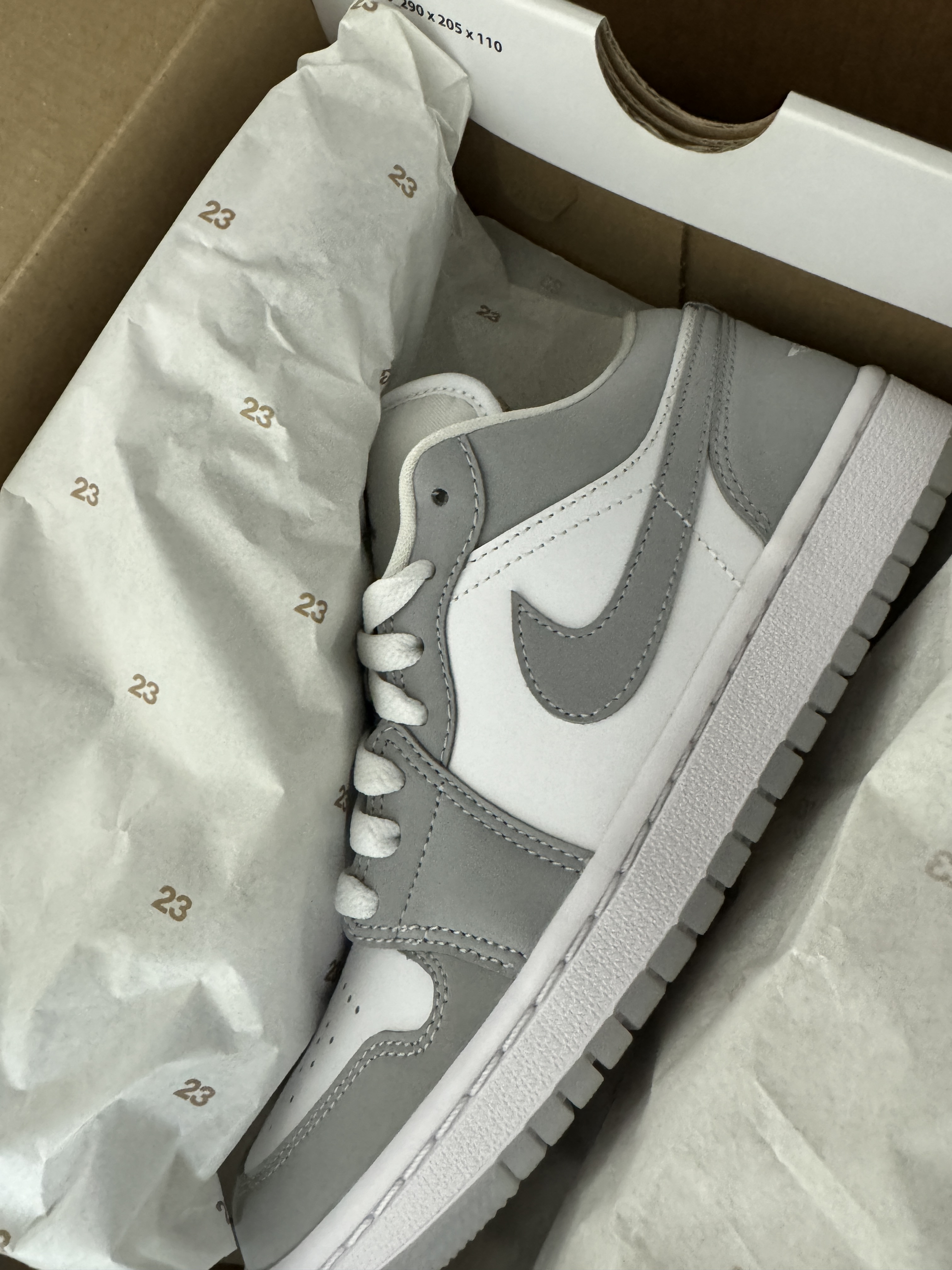 (W) Jordan 1 Low White Wolf Grey 착용 스타일