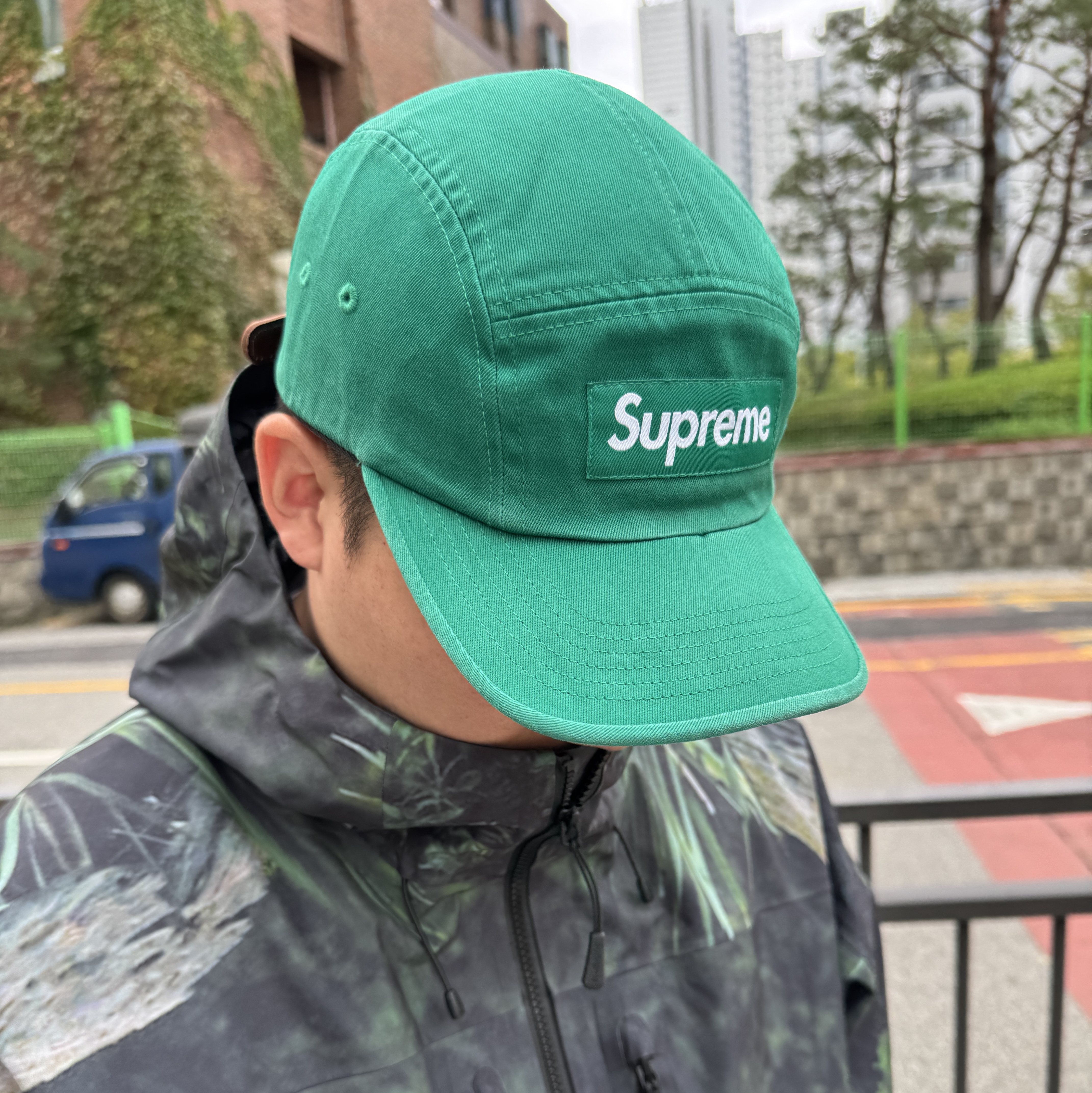 Supreme Washed Chino Twill Camp Cap Green - 24FW, Supreme Washed Chino Twill Camp Cap Black 착용 스타일 - 3