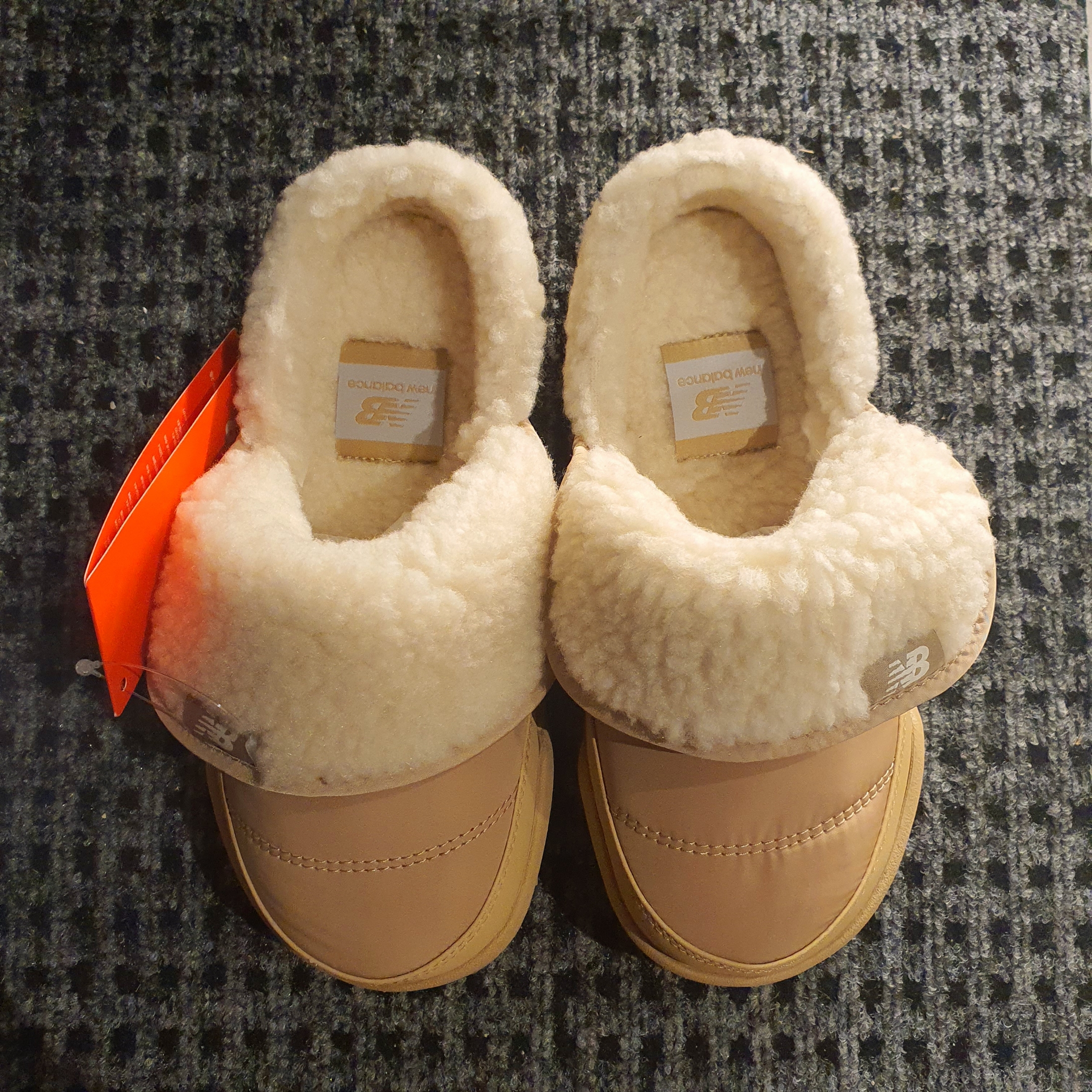 New Balance Puflee v2 Beige 착용 스타일