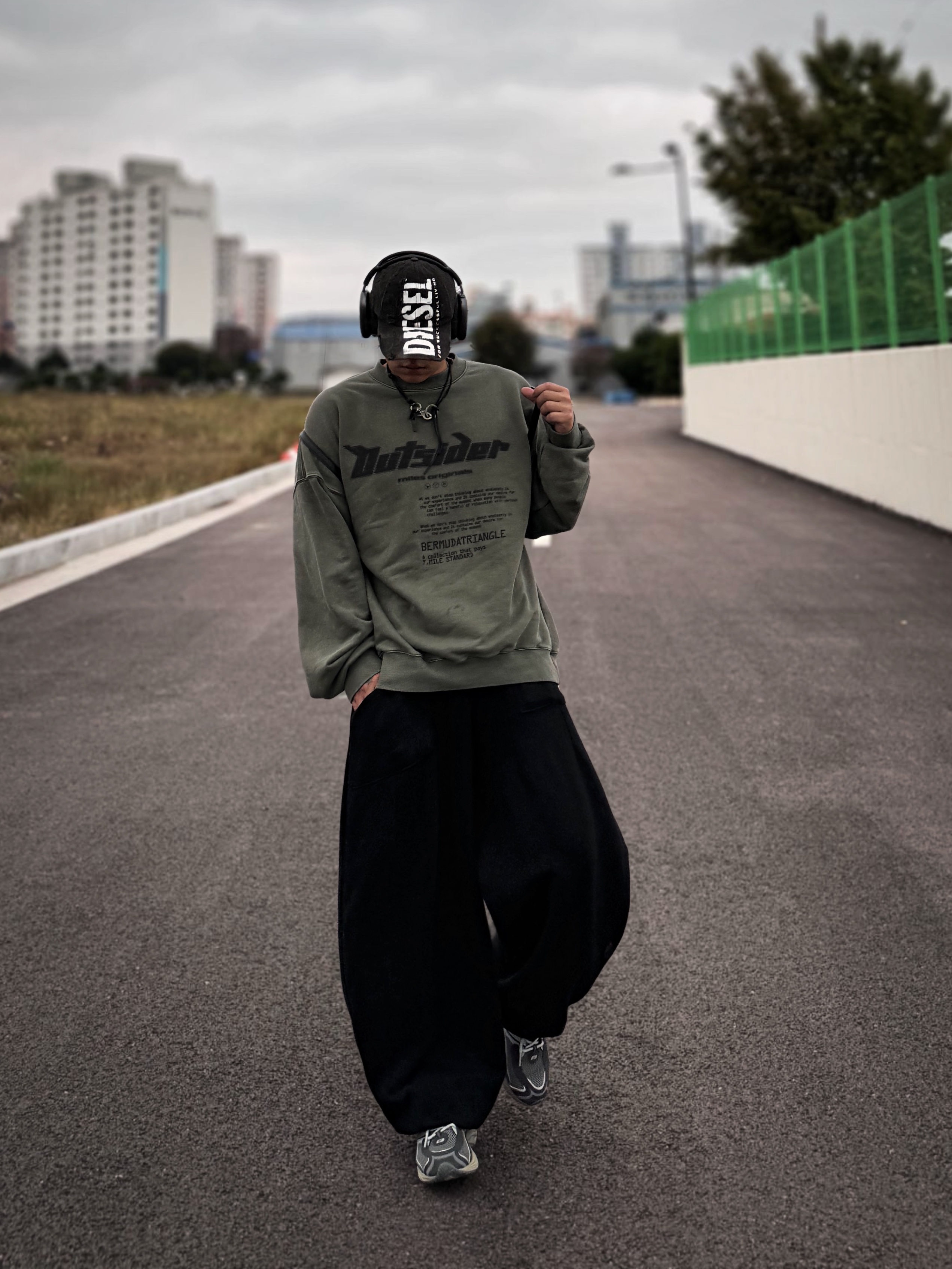 Diesel C-Ewan Baseball Cap with Diesel Lettering Black, Apple AirPods Max Lightning Space Gray (Korean Ver.) 착용 스타일 - 2