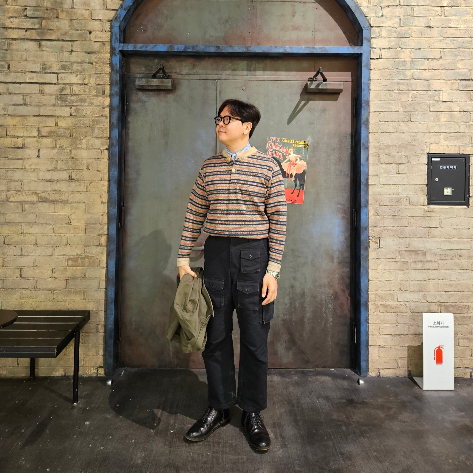Alden 9901 Cordovan Plain Toe Blucher Oxford Black - D, Engineered Garments Feather PC Twill FA Pants Heather Grey 착용 스타일 - 2
