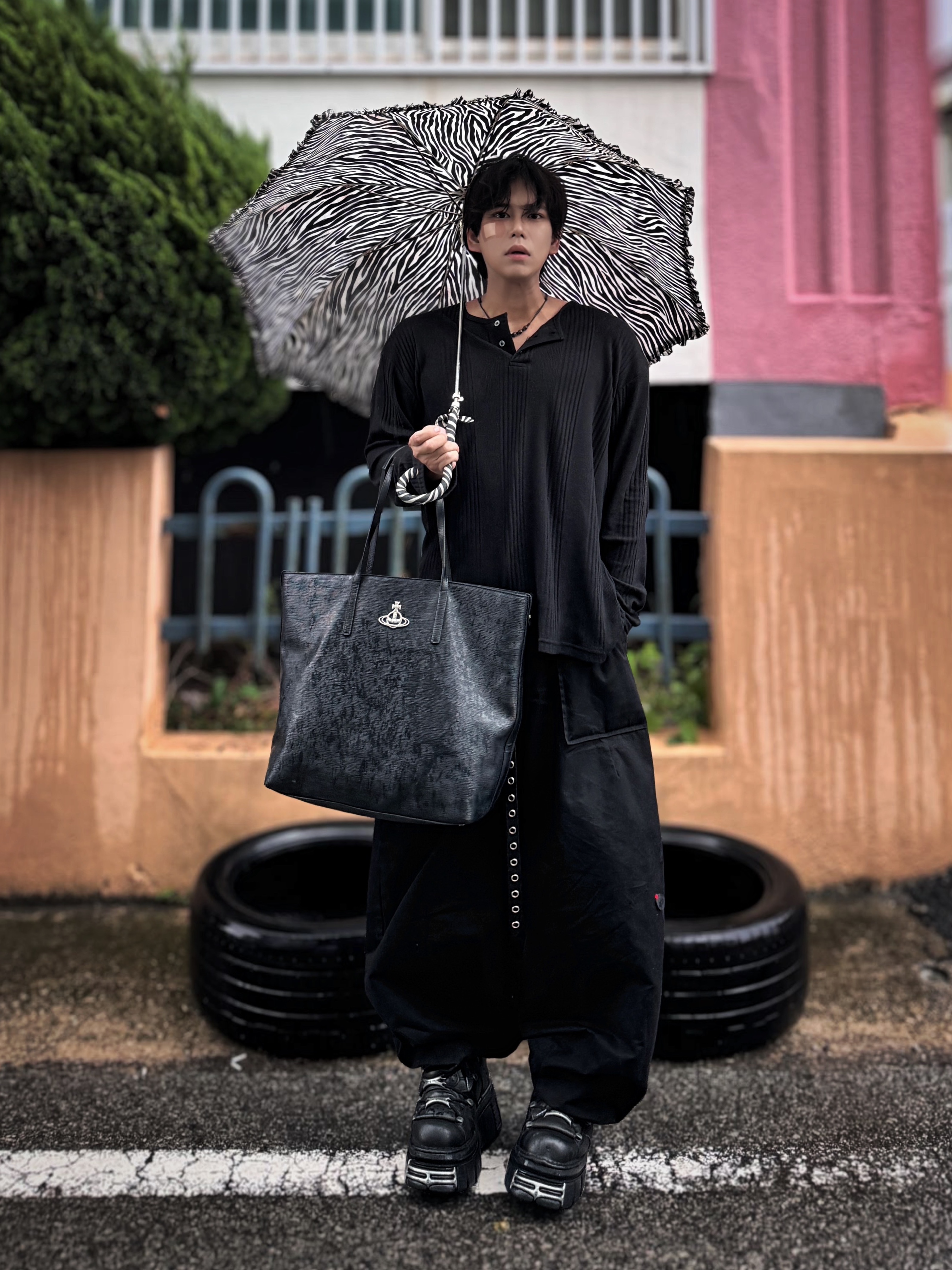 New Rock x Vetements Edition Gamer Ankle Boots Black 착용 스타일 - 4