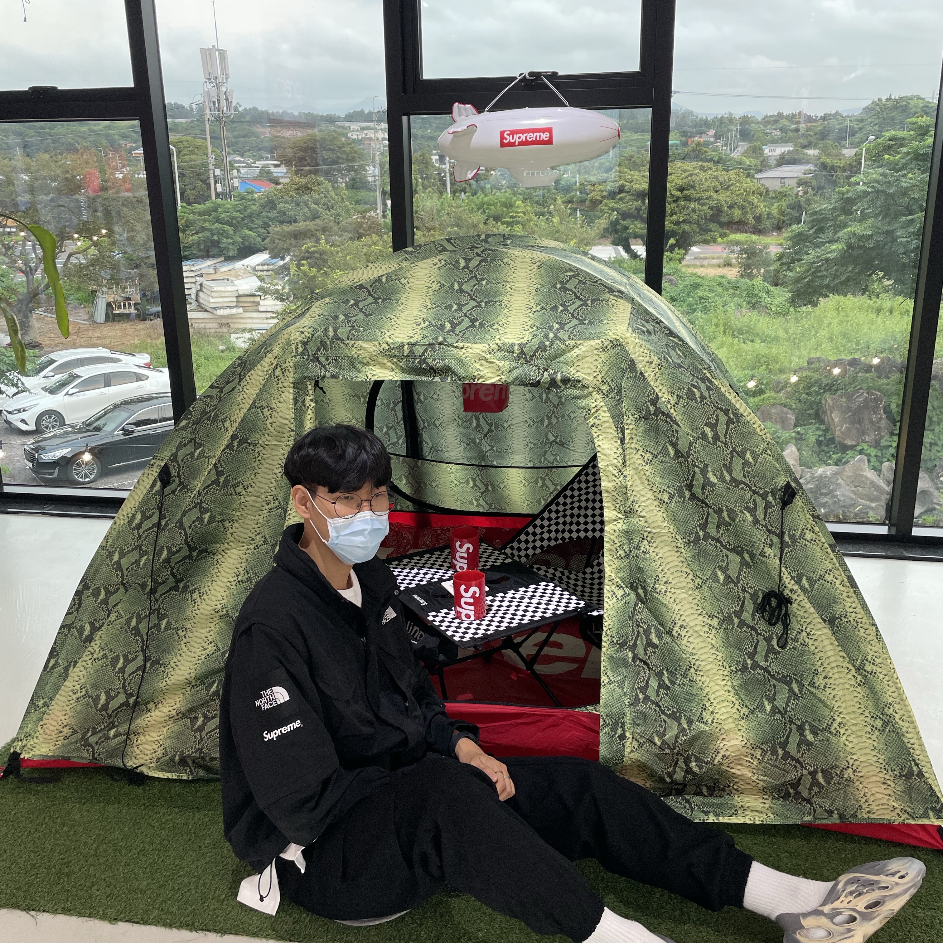 Supreme x The North Face Trekking Convertible Jacket Black - 22SS 착용 스타일