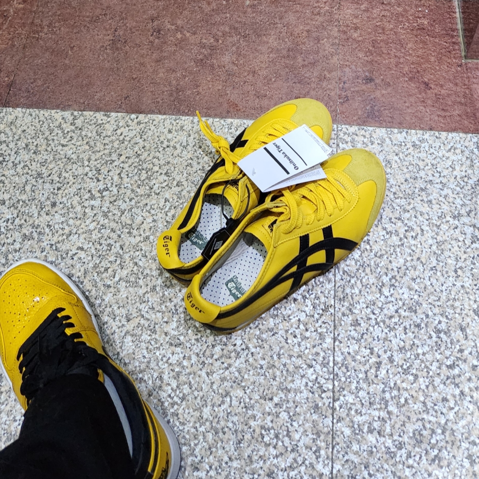 Onitsuka Tiger Mexico 66 Yellow Black 착용 스타일