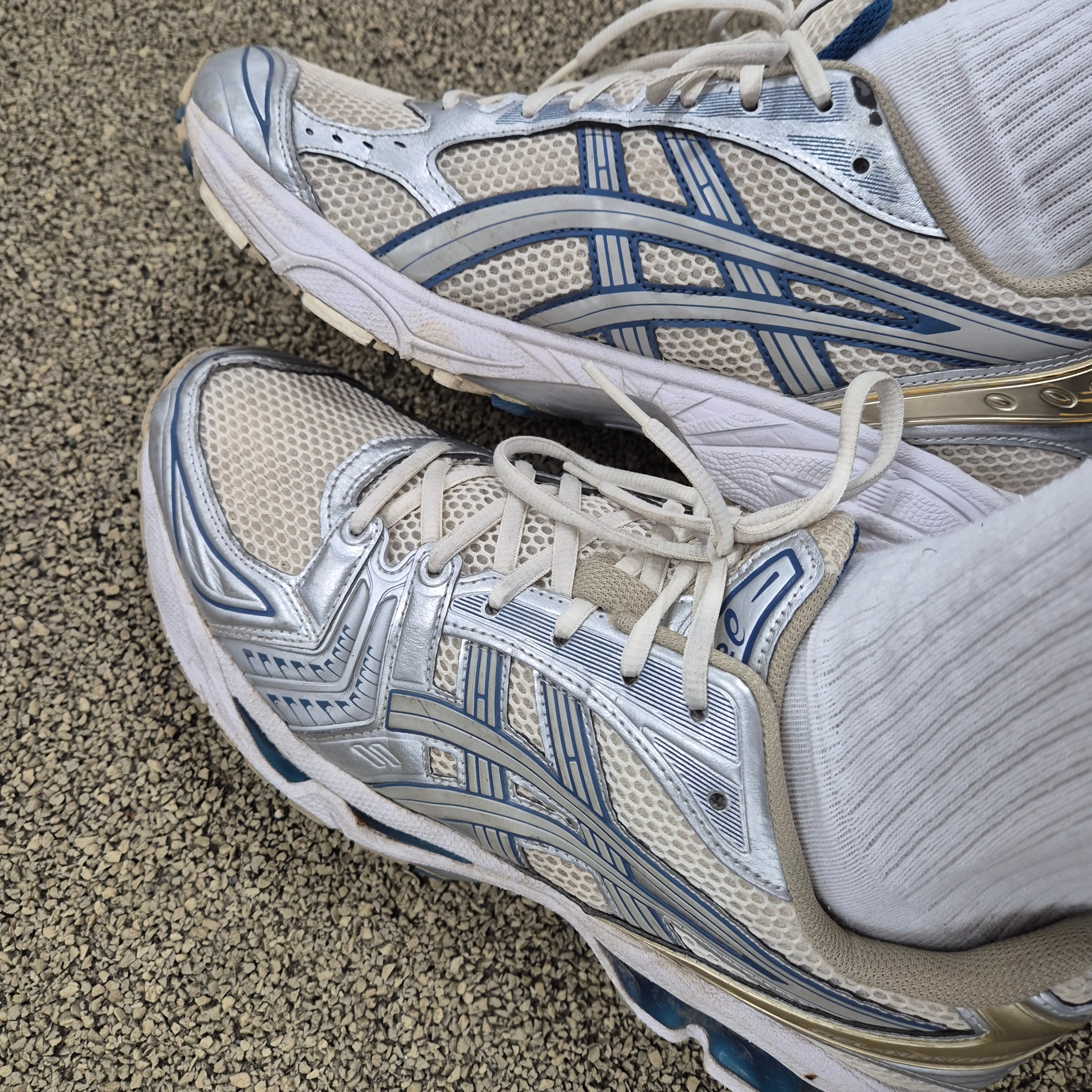 Asics Gel-Kayano 14 Cream Pure Silver 착용 스타일