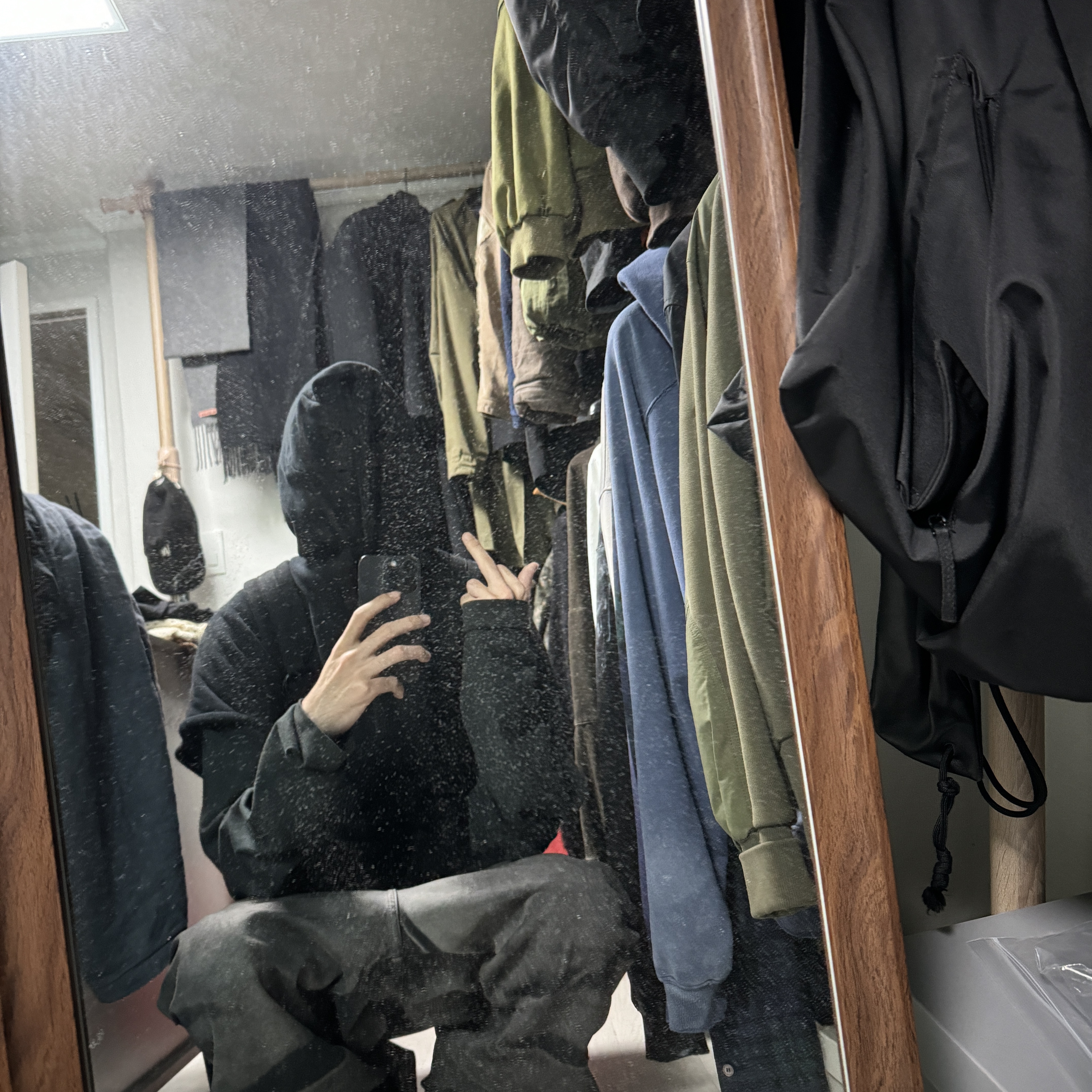 VENDORS Full DU$K Wide Baggy Pants Gray, Uniqlo U Drawstring Shoulder Bag Brown 착용 스타일 - 2
