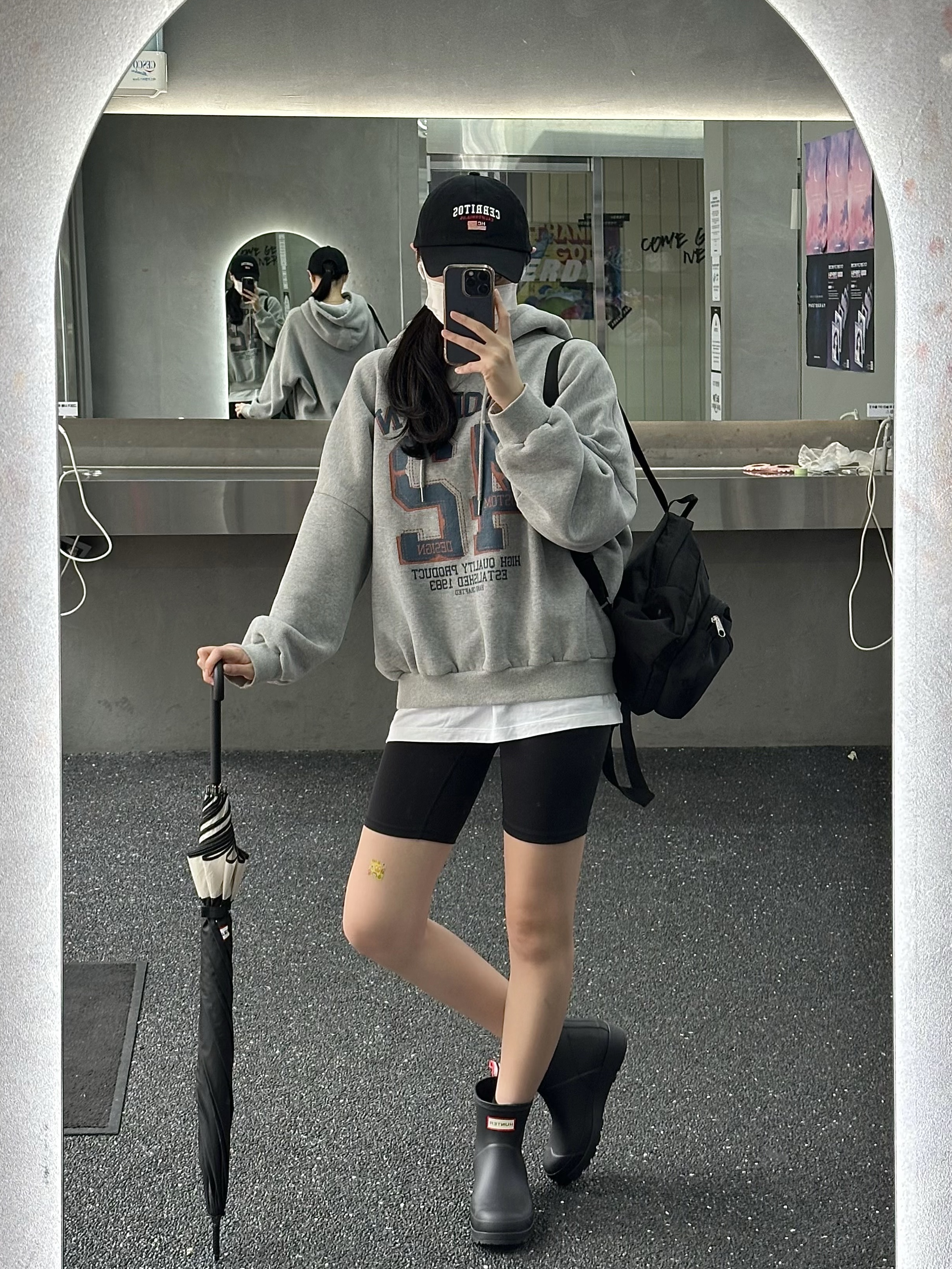 (W) Hunter Play Short Rain Boots Black, Jansport Half Pint Mini Backpack Black 착용 스타일