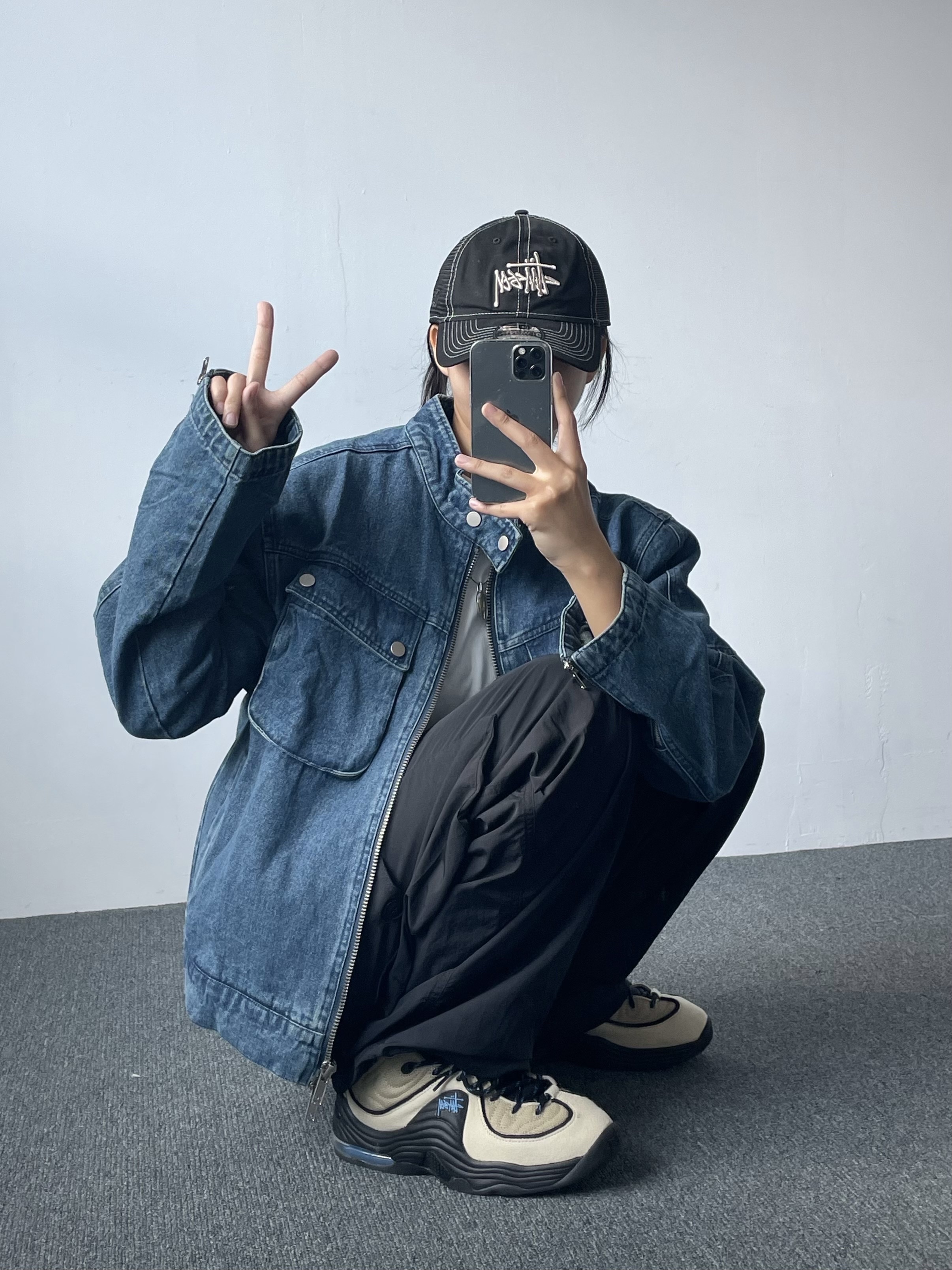 Stussy New Era 9twenty Basic Trucker Black, Nike x Stussy Air Penny II Rattan and Limestone 착용 스타일 - 5