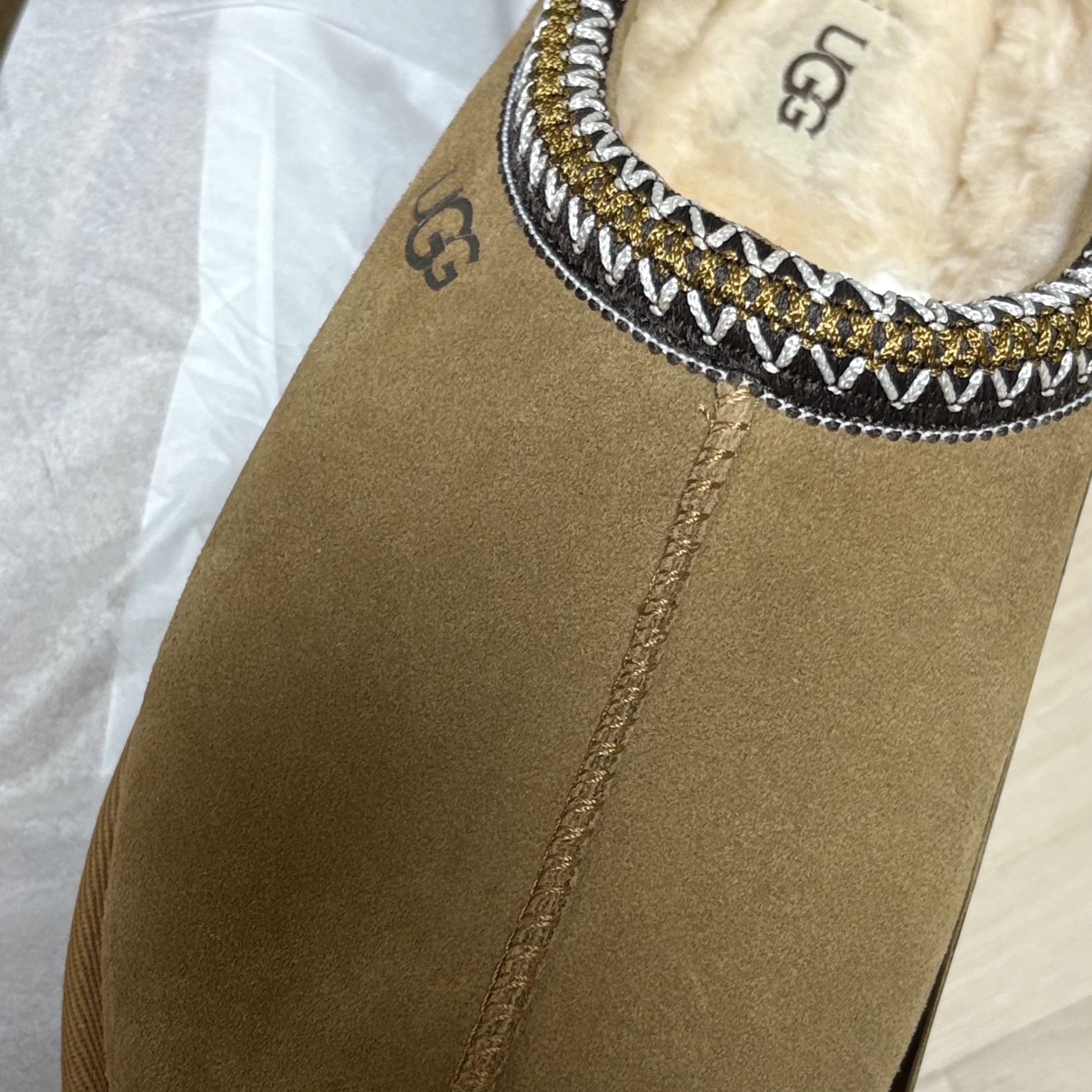 UGG Tasman Slipper Chestnut 착용 스타일 - 1