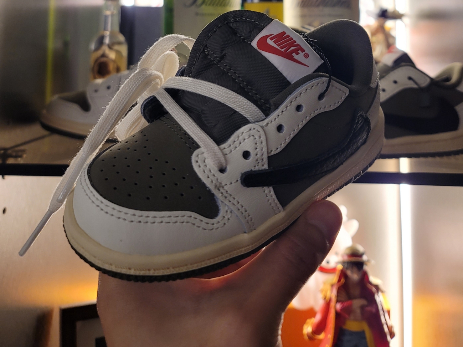 (TD) Jordan 1 x Travis Scott Retro Low OG SP Reverse Olive 착용 스타일 - 2