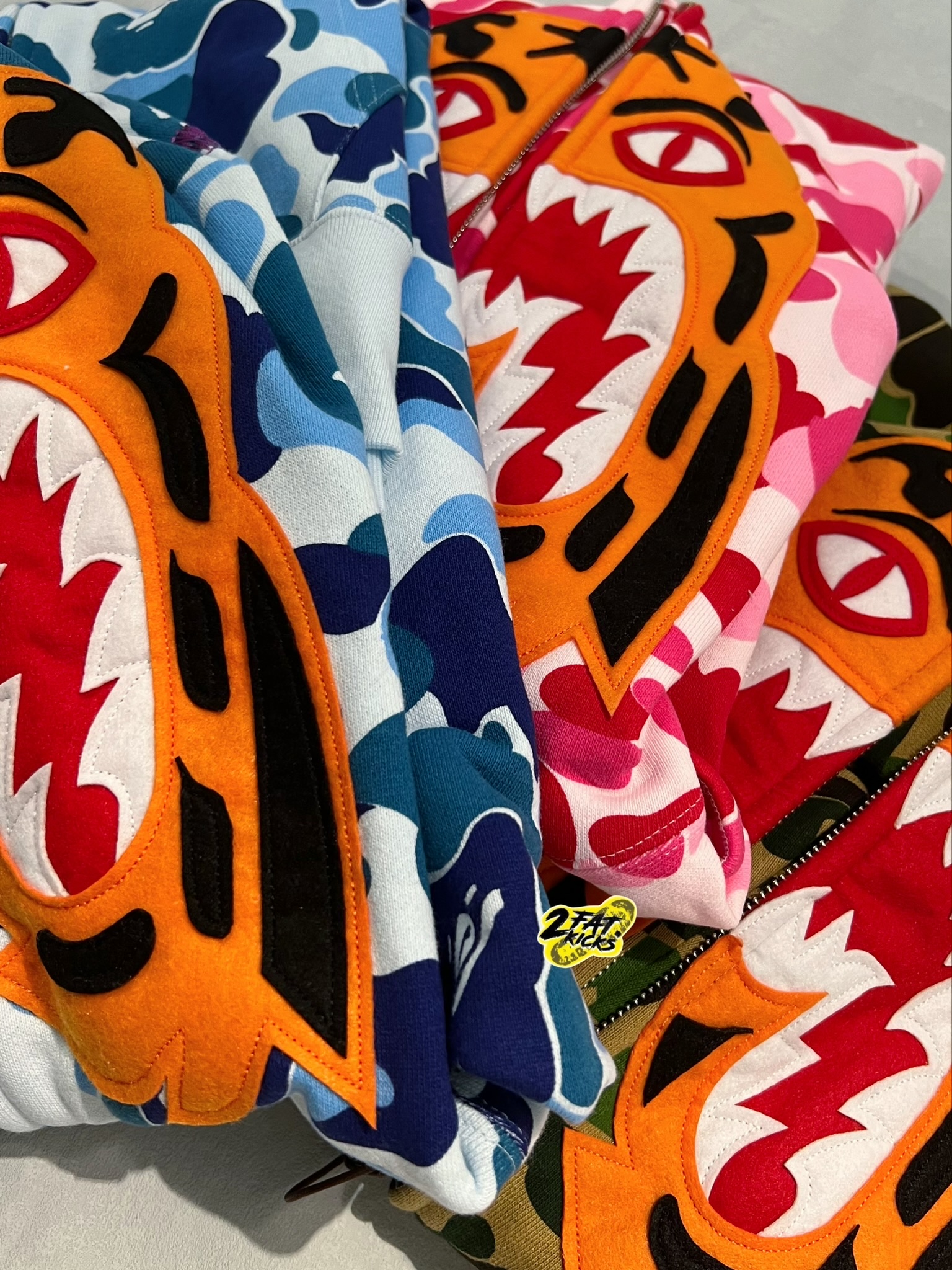 BAPE ABC Camo Tiger Full Zip Hoodie Army Green, BAPE ABC Camo Tiger Full Zip Hoodie Pink 착용 스타일 - 1