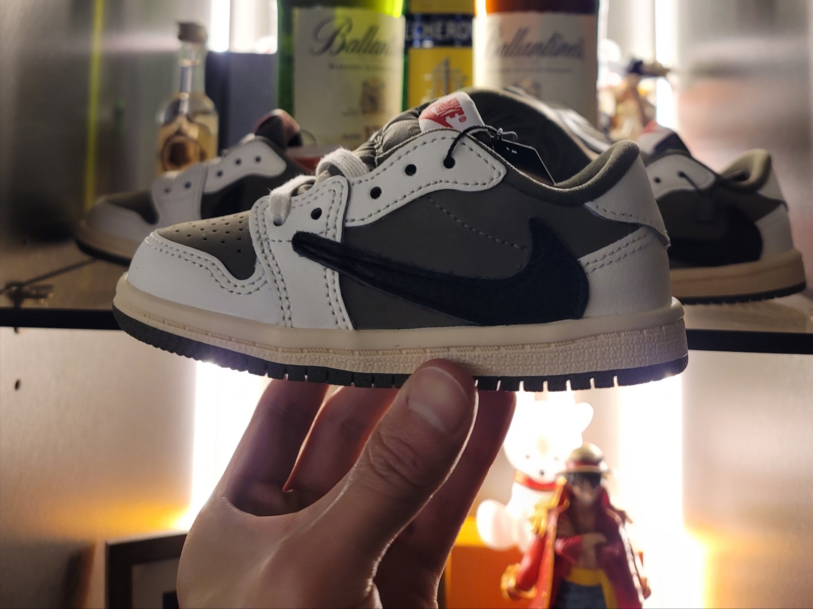 (TD) Jordan 1 x Travis Scott Retro Low OG SP Reverse Olive 착용 스타일 - 1