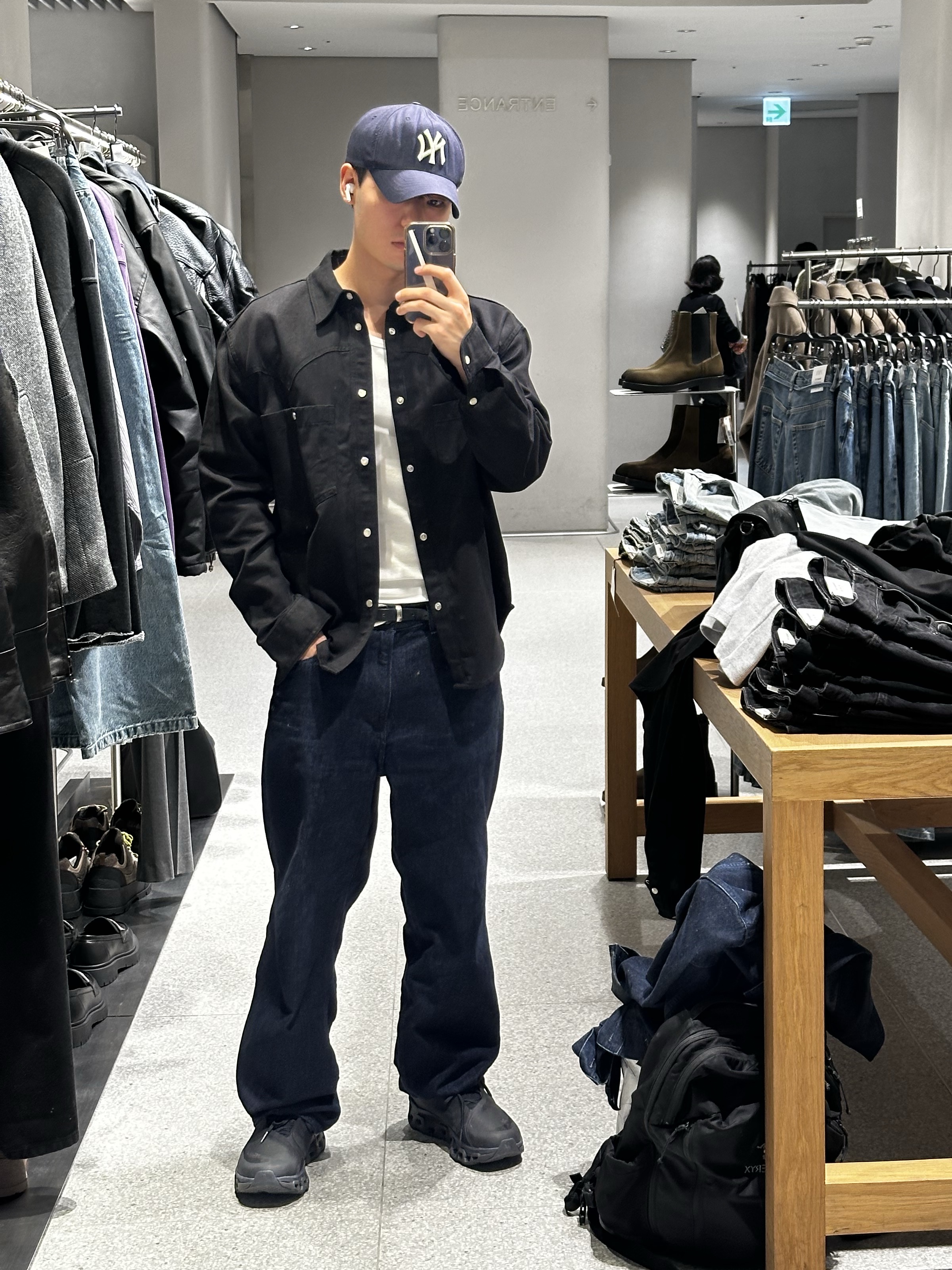 On Running x Post Archive Faction (Paf) Cloudmonster 2 Black Magnet 착용 스타일 - 1