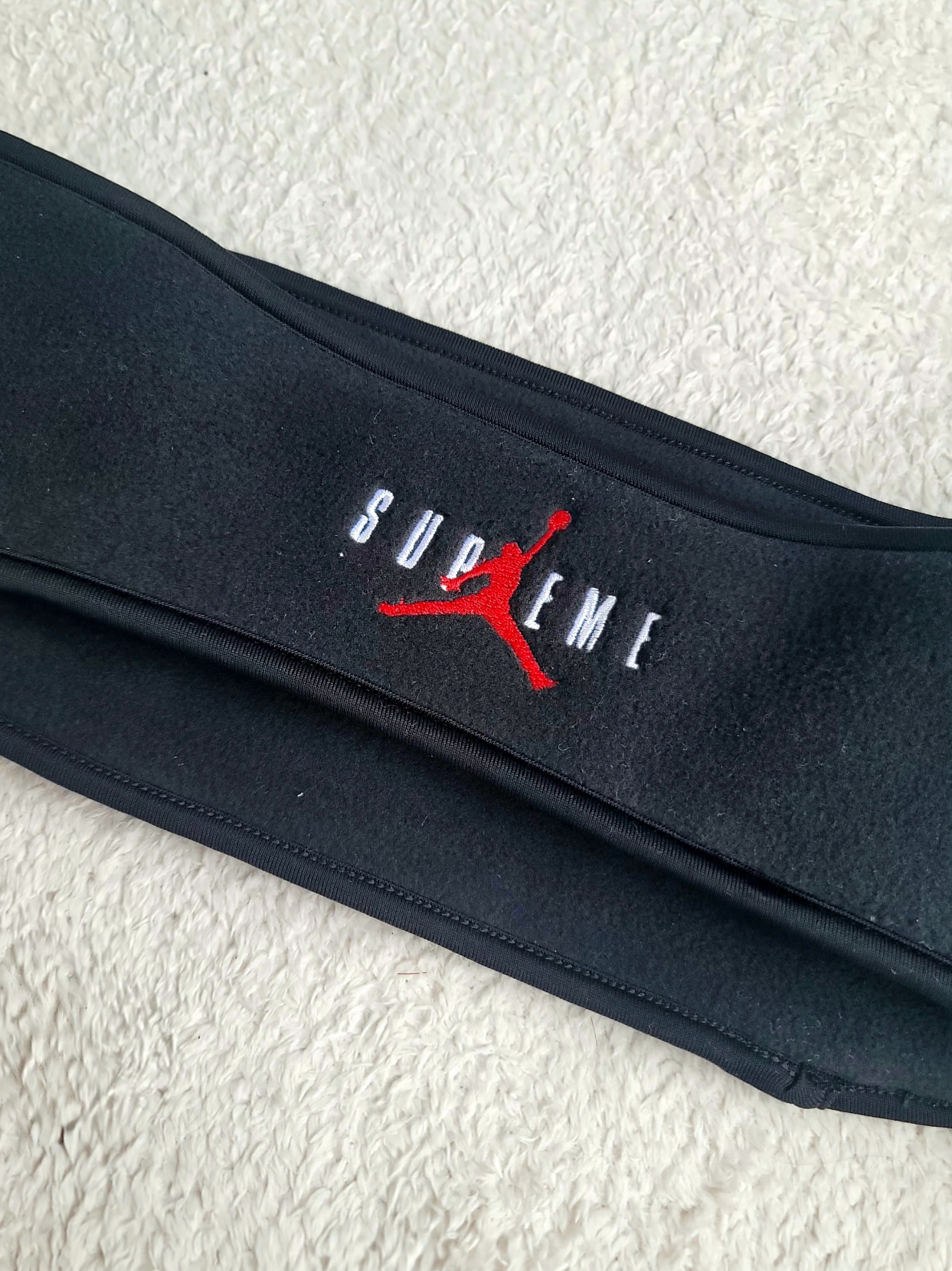 Supreme x Jordan Headband Black - 24FW 착용 스타일 - 3