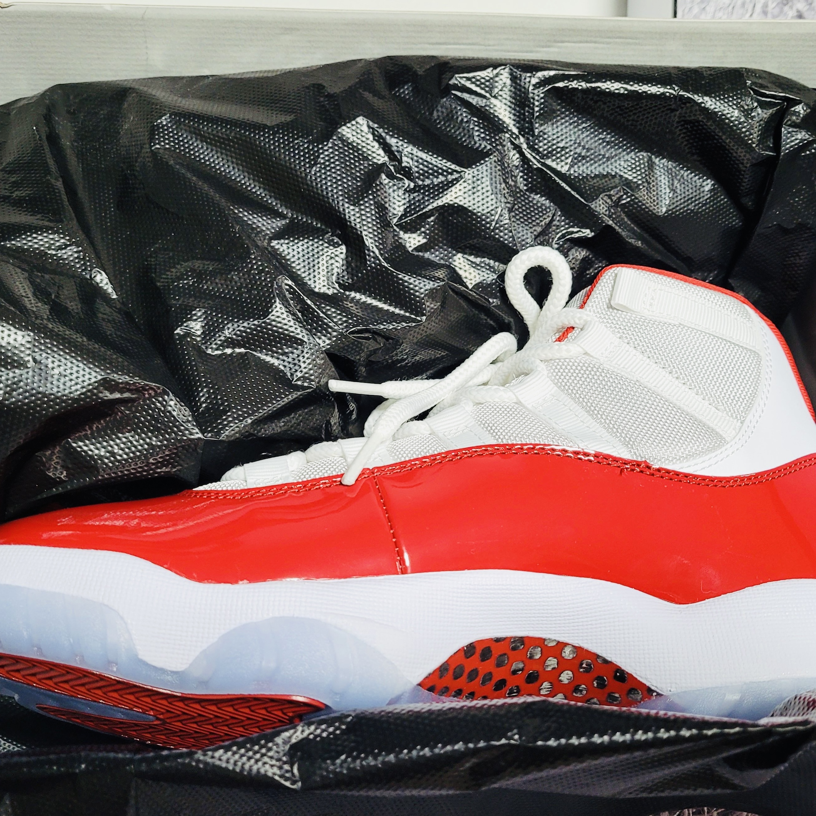 Jordan 11 Retro Varsity Red, Jordan 1 High 85 Varsity Red 착용 스타일 - 3