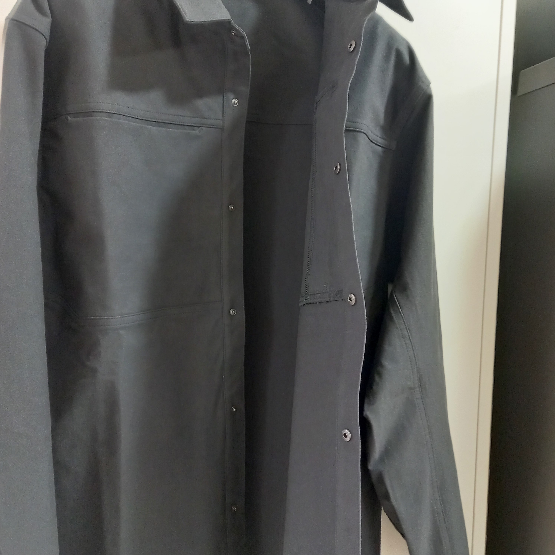Arc'teryx Cronin Cotton Overshirt Black 착용 스타일 - 6