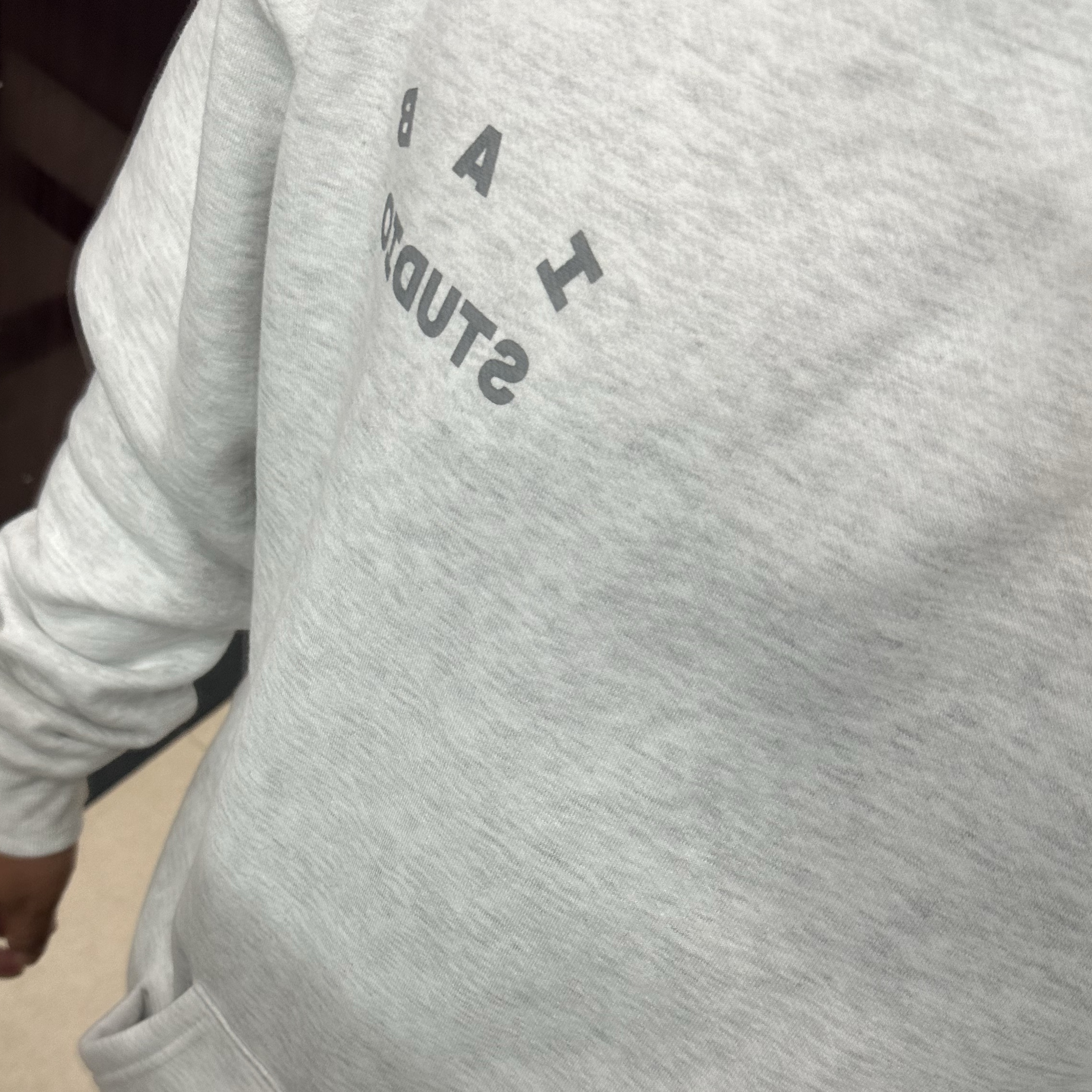 IAB Studio Hoodie Light Gray 착용 스타일