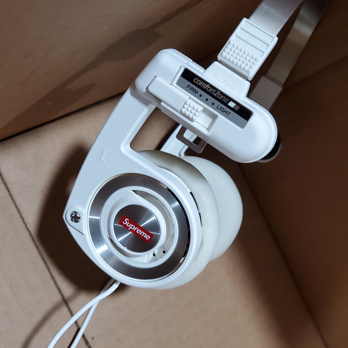 Supreme x Koss Portapro Headphones White - 23FW 착용 스타일