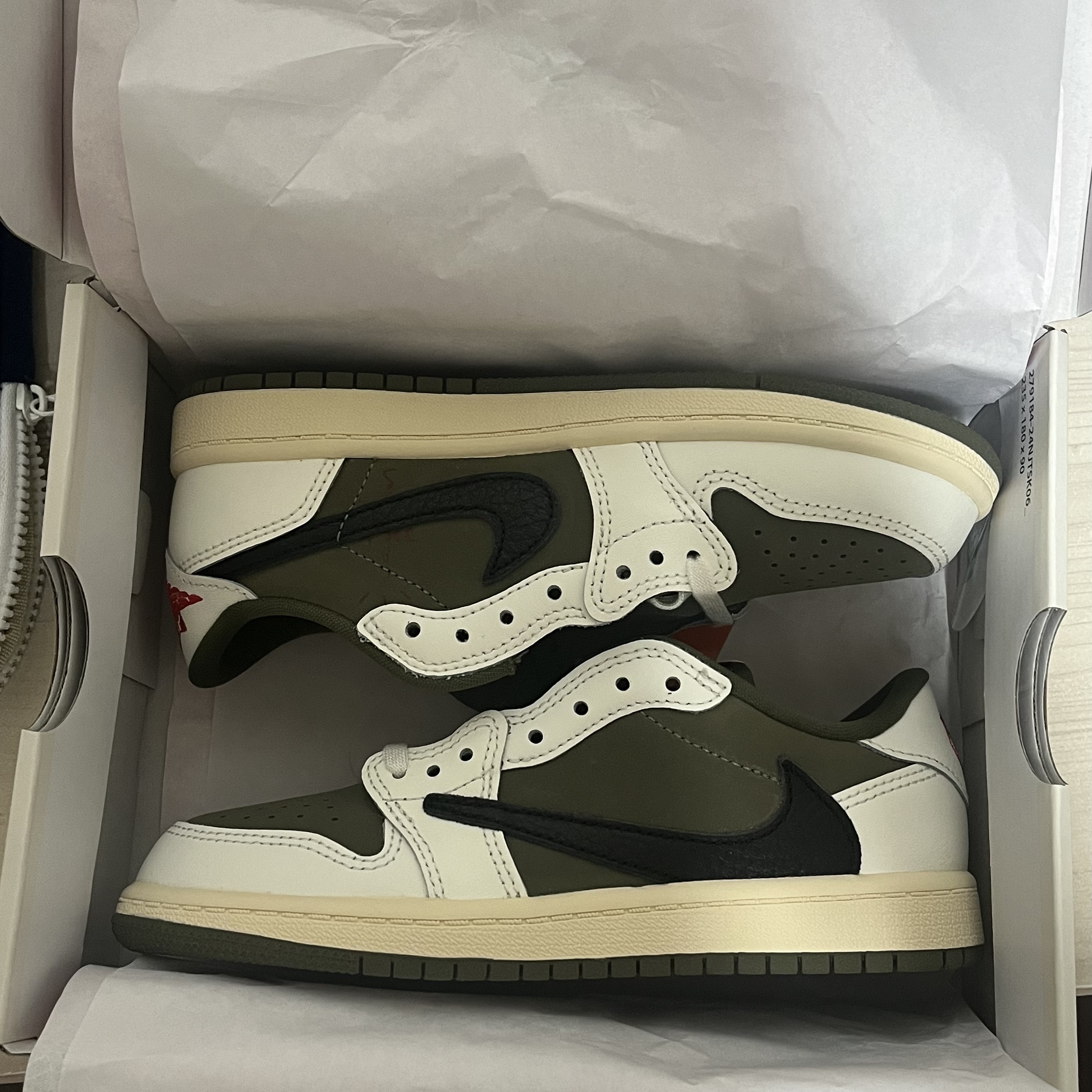 (PS) Jordan 1 x Travis Scott Retro Low OG SP Reverse Olive 착용 스타일