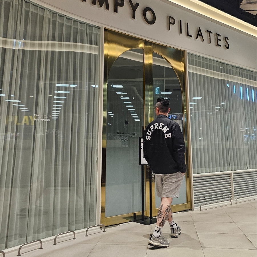 Supreme x Champion Coaches Jacket Black - 24SS 착용 스타일 - 3