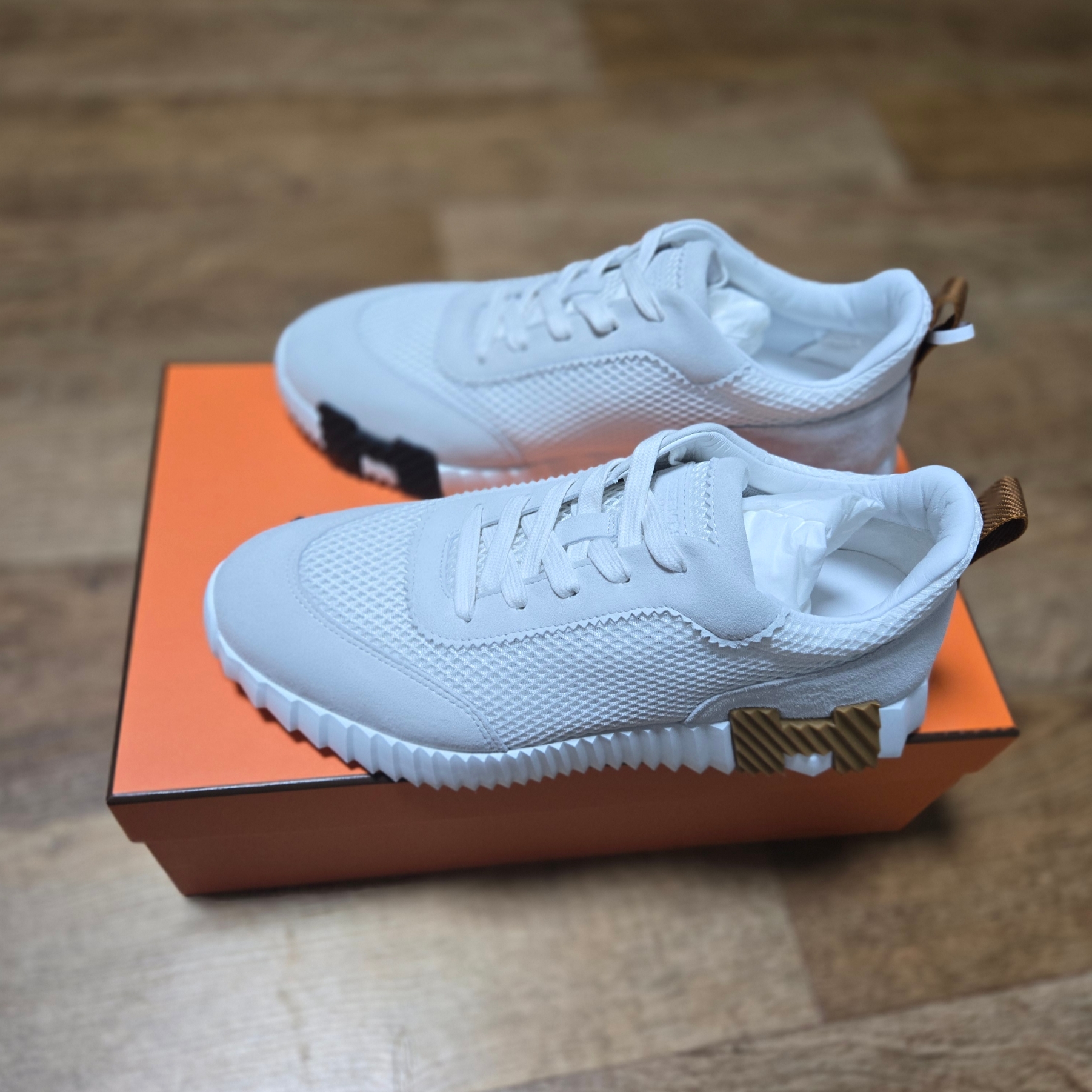 Hermes Bouncing Sneakers Graphic Mesh Suede Goatskin & Blanc 착용 스타일