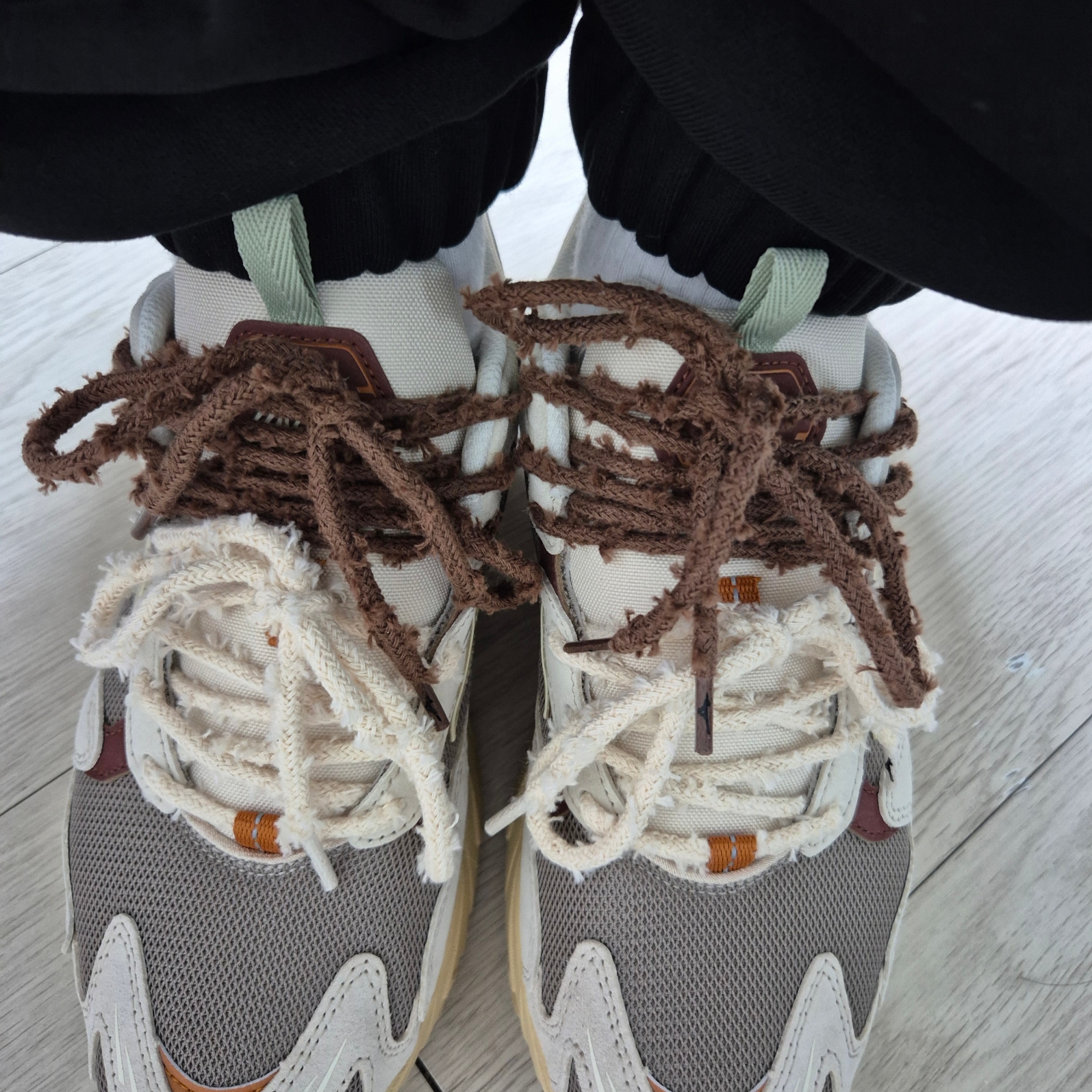 STU X MIZUNO Wave Rider 10 착용 스타일