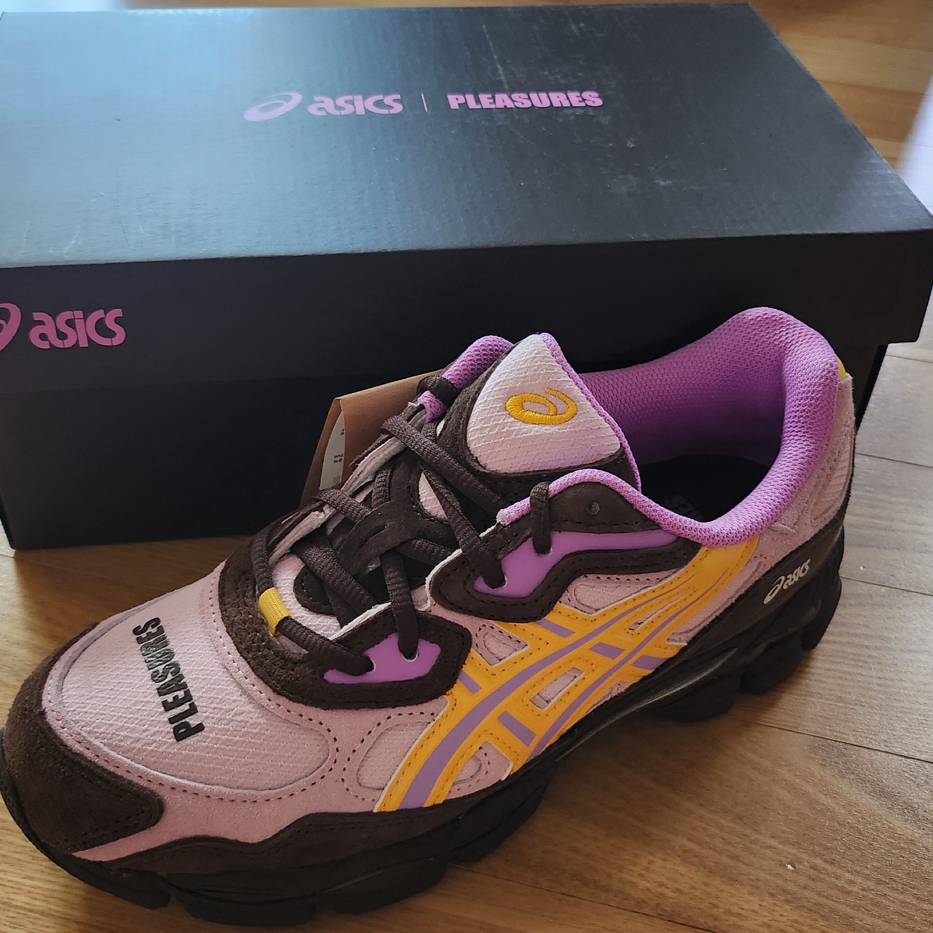 Asics x Pleasures Gel-NYC Barely Rose Lavender Glow 착용 스타일
