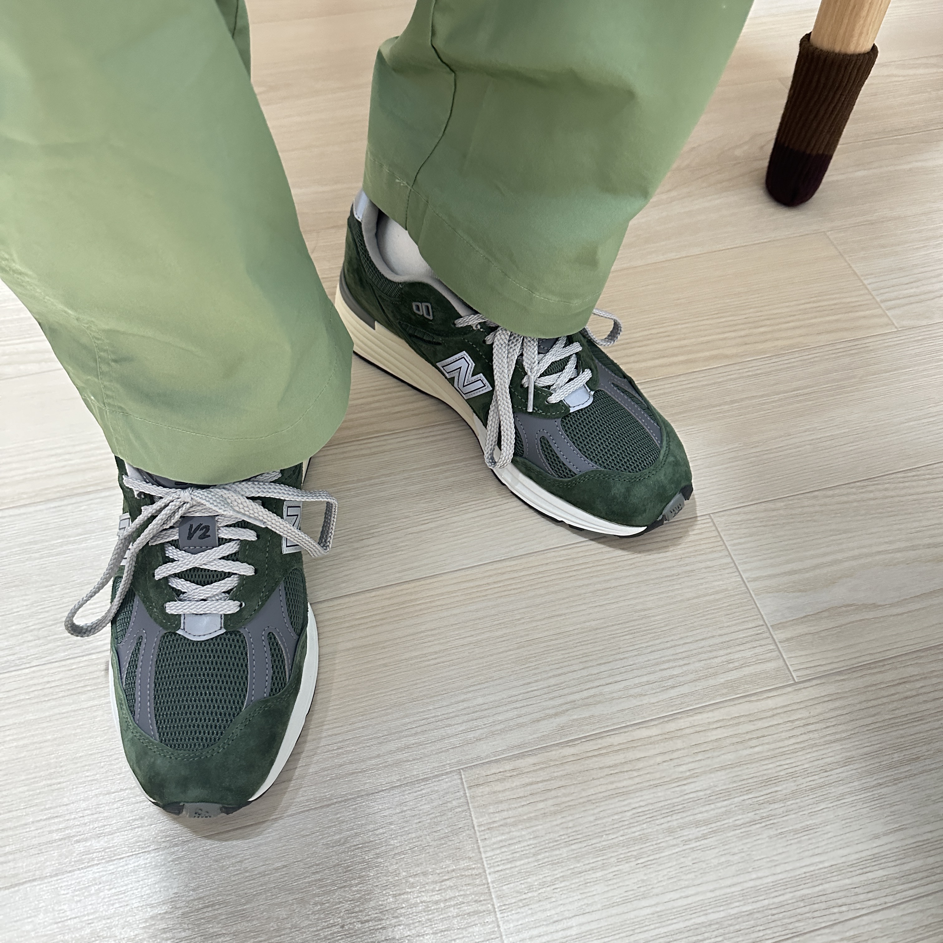 New Balance 991v2 Made in UK Kombu Green 착용 스타일 - 5