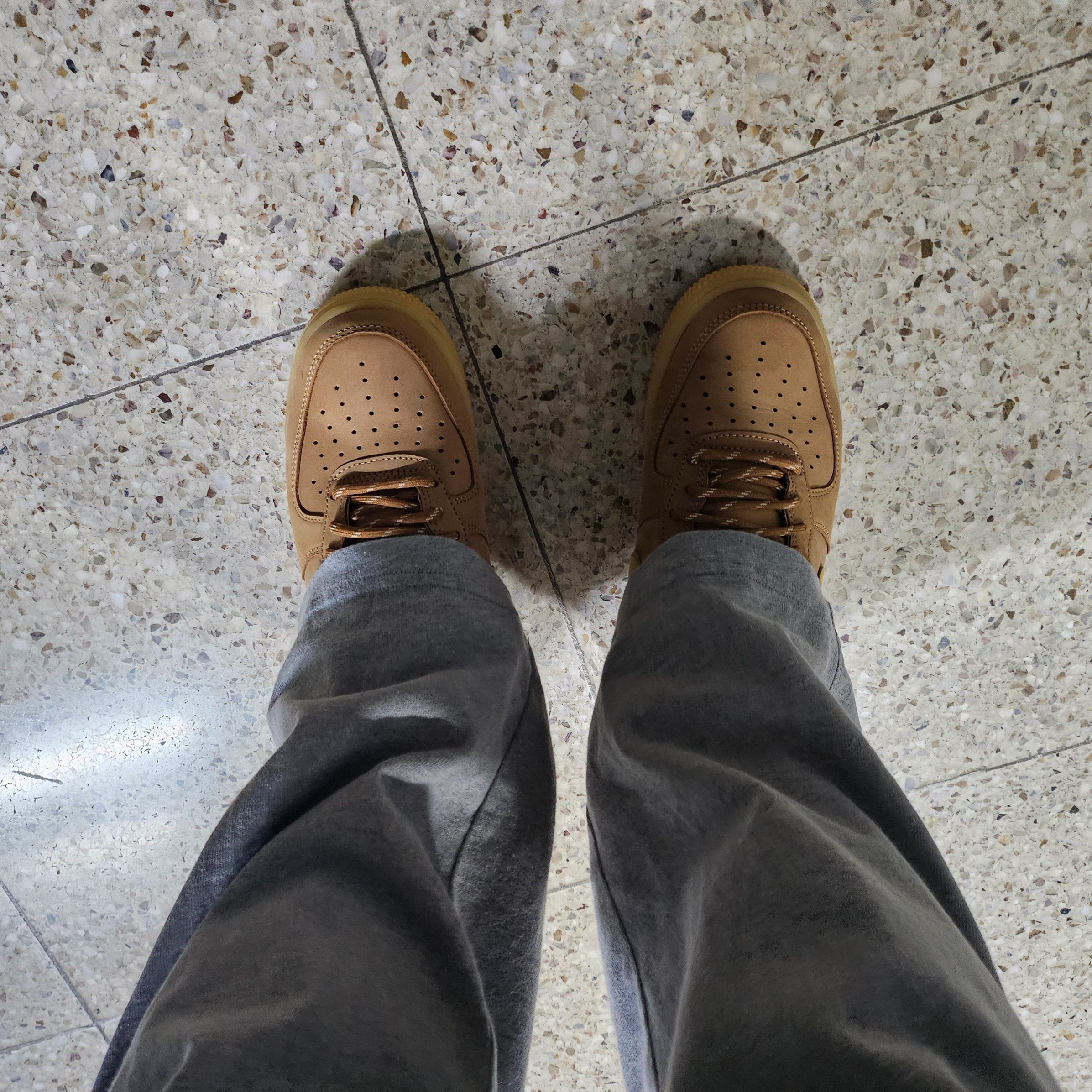 Nike Air Force 1 '07 WB Flax 착용 스타일