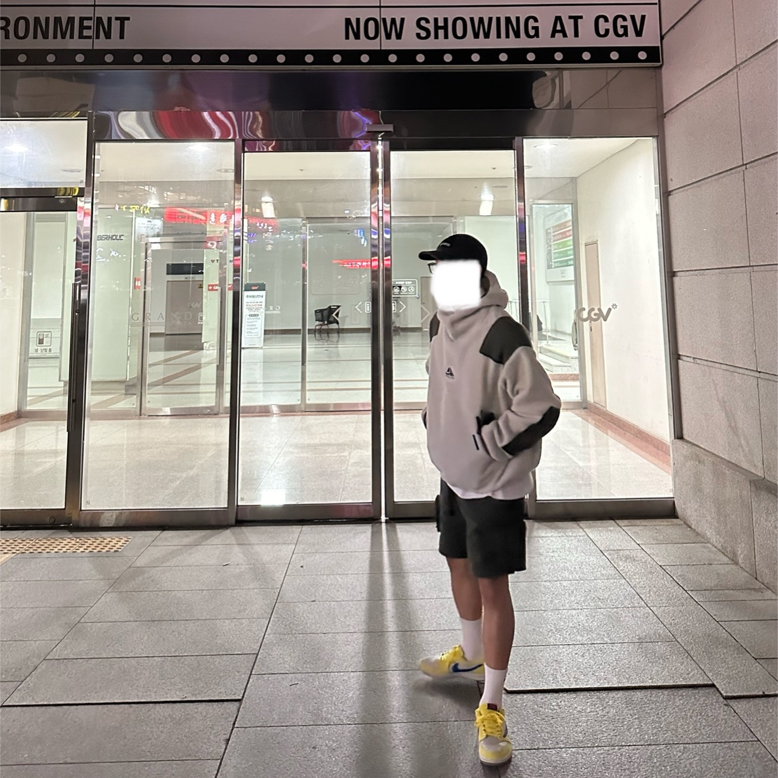 (W) Jordan 1 x Travis Scott Retro Low OG SP Canary, Nike ACG Balaclava Retro Fleece Pullover Light Bone Cargo Khaki - Asia 착용 스타일