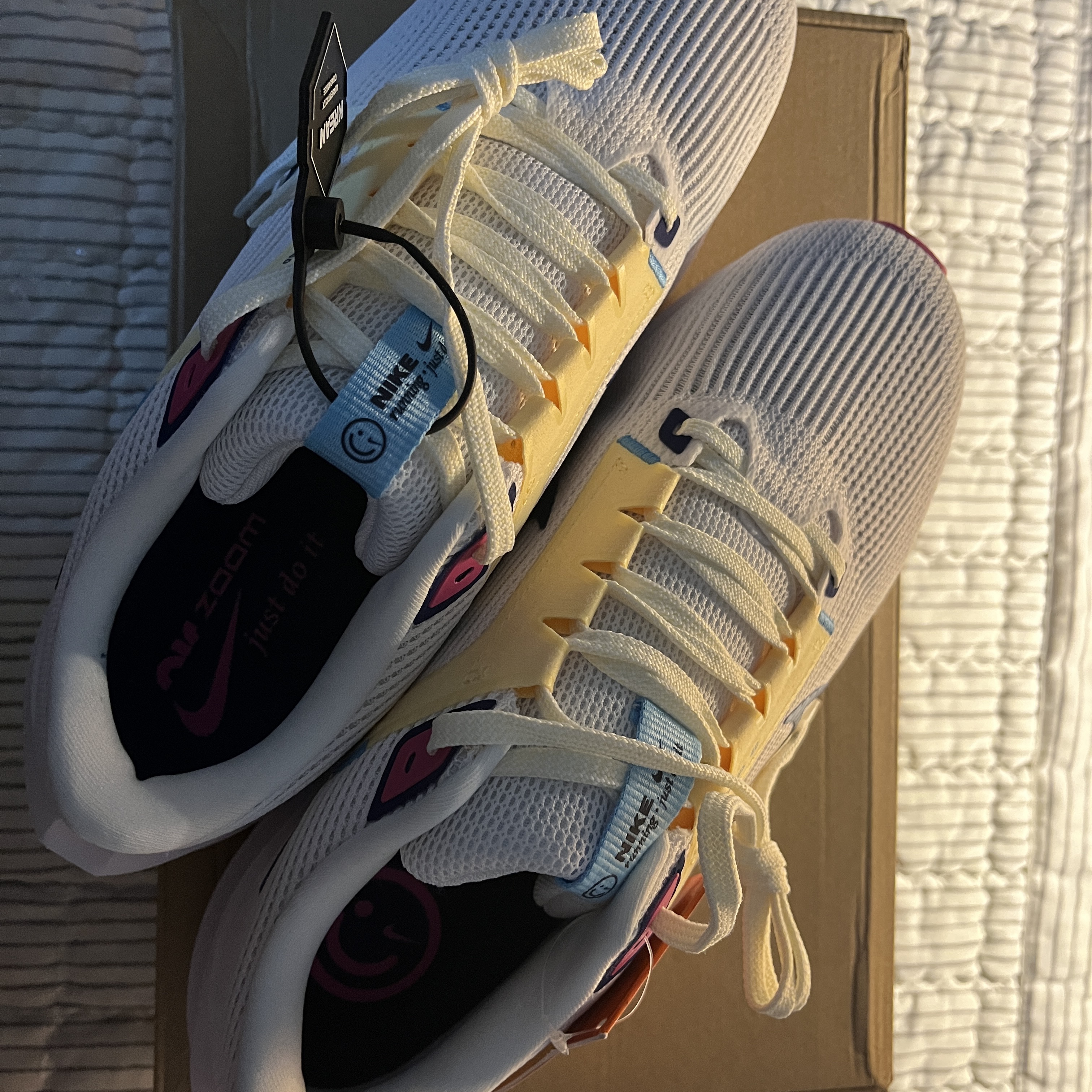 Nike Air Zoom Pegasus 40 White Deep Loyal Blue 착용 스타일