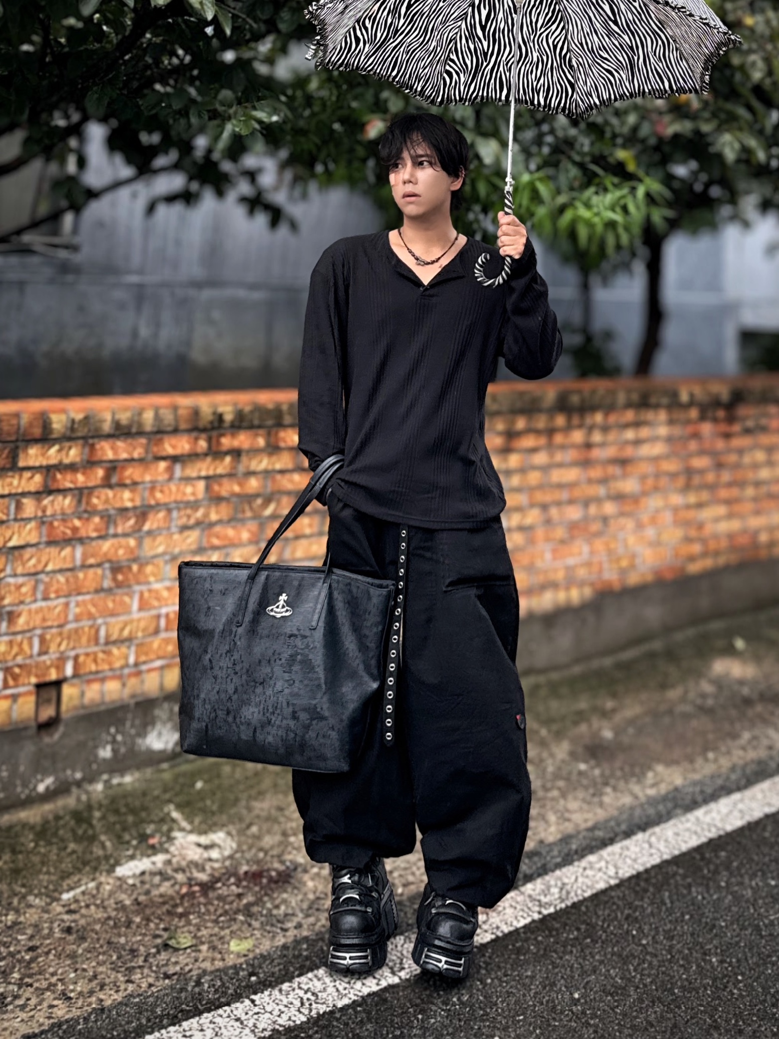 New Rock x Vetements Edition Gamer Ankle Boots Black 착용 스타일 - 1
