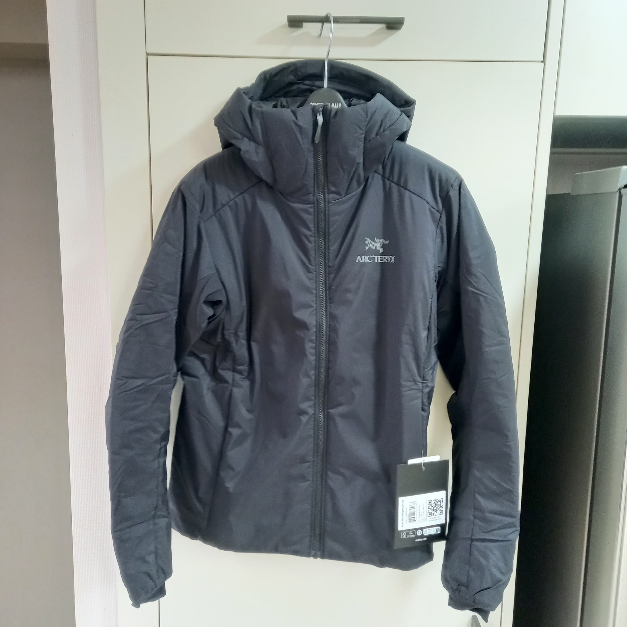 (W) Arc'teryx Atom Heavyweight Hoody Black 착용 스타일 - 1