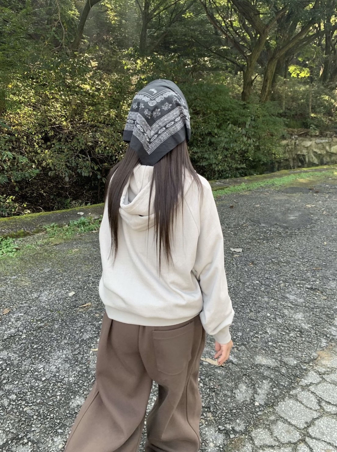 Coyseio String Pocket Hood Zip-Up Sand, Asics Jog 100 S Steel Grey - 2E Wide 착용 스타일 - 2