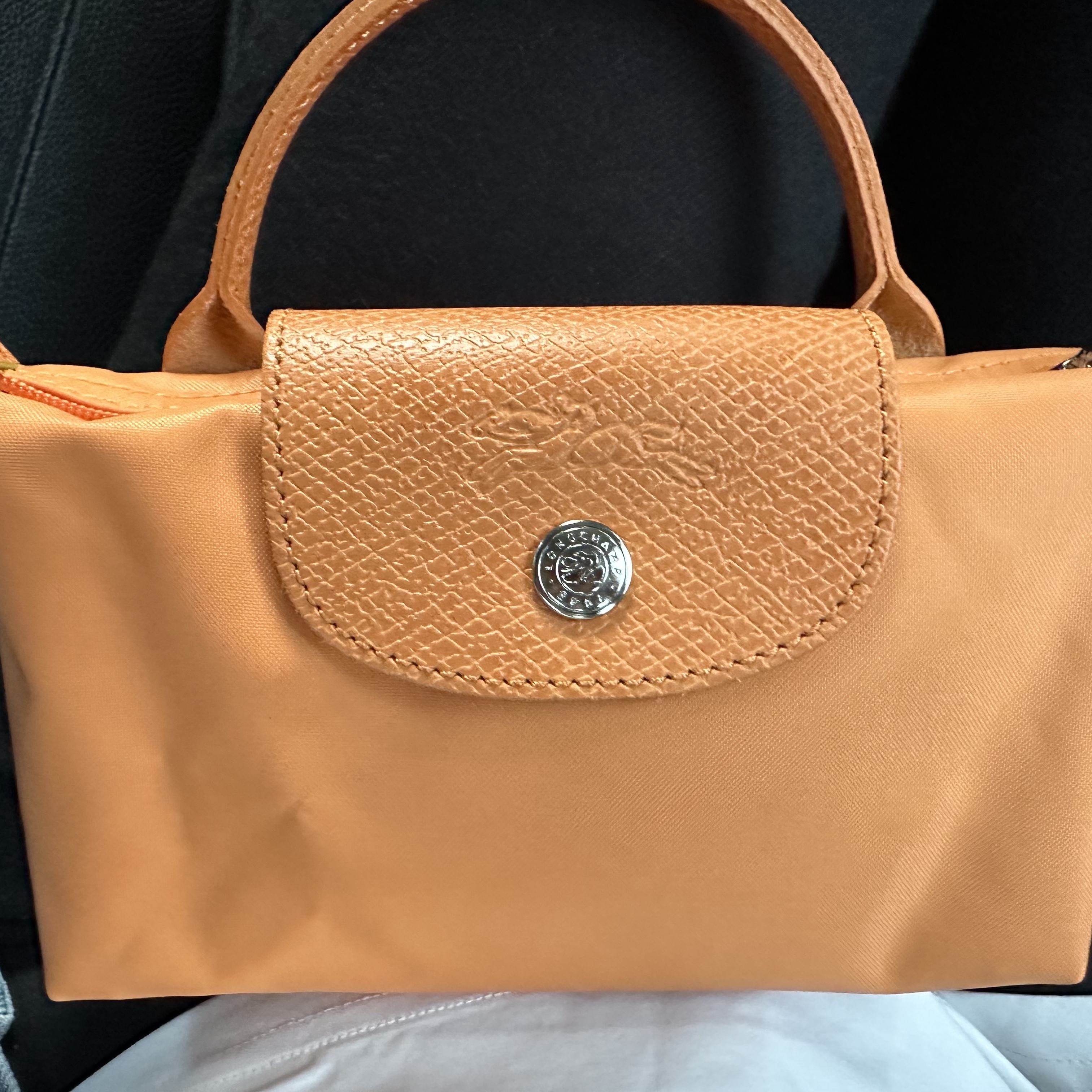 Longchamp Le Pliage Green Handle Pouch Orange 착용 스타일