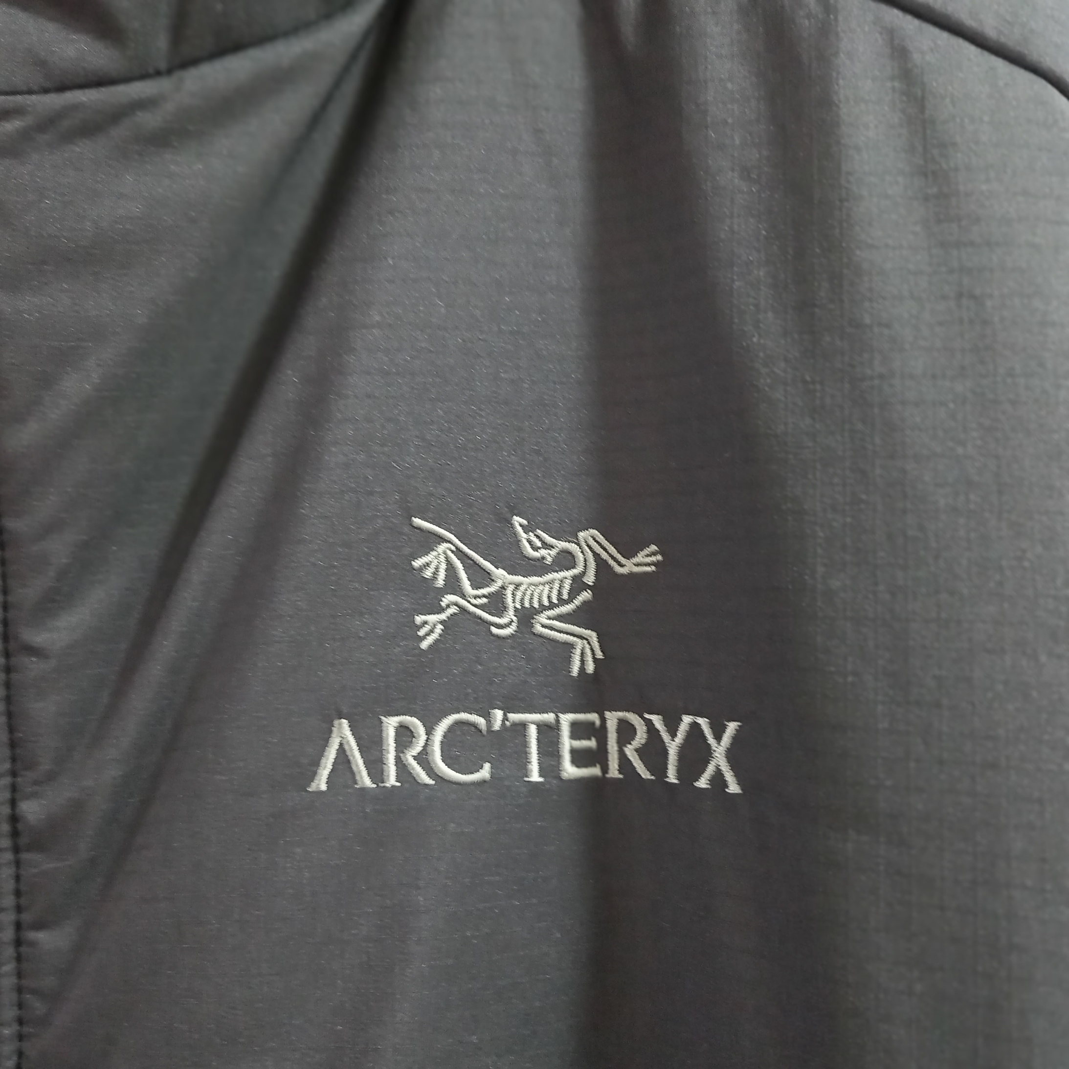 (W) Arc'teryx Atom Heavyweight Hoody Black 착용 스타일 - 3
