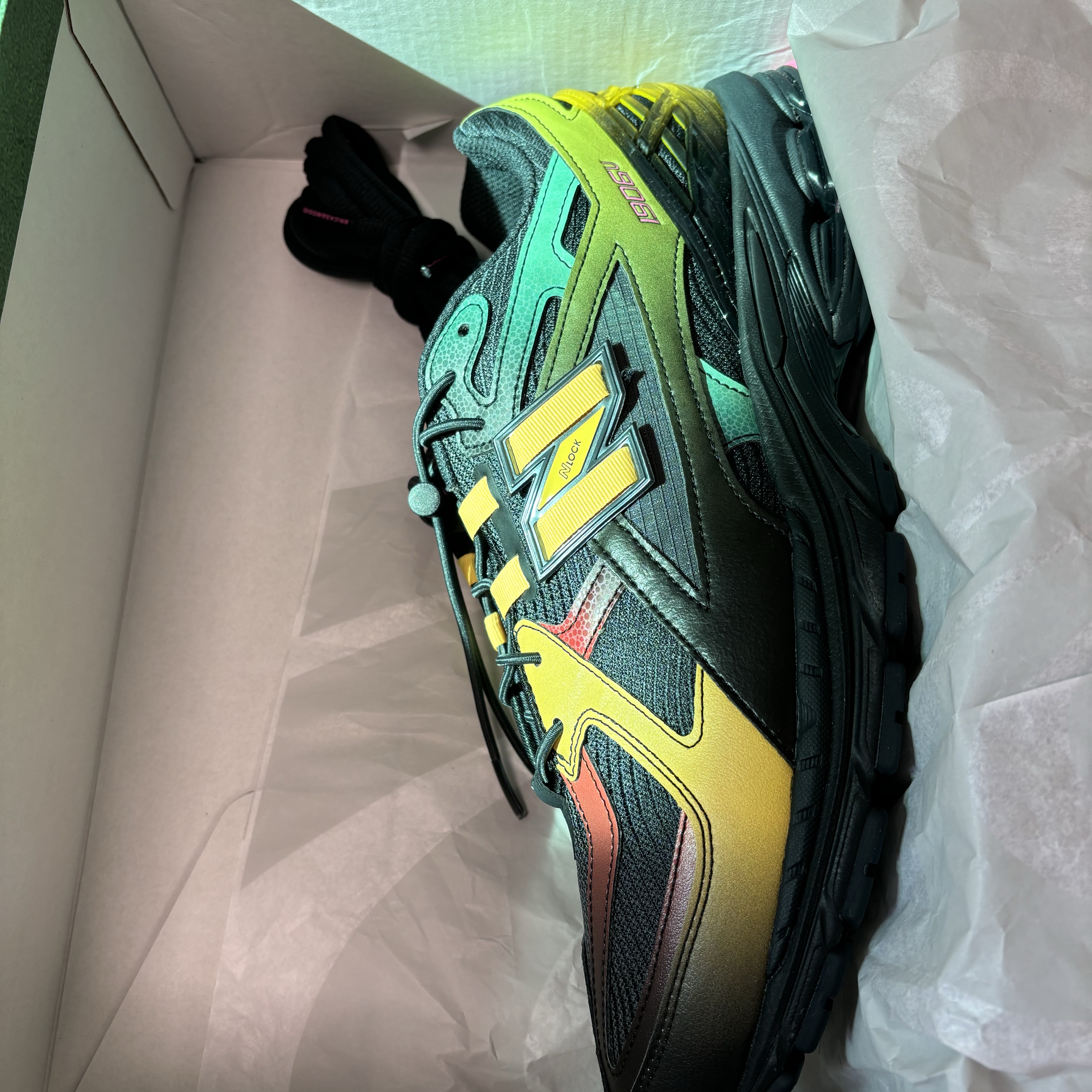New Balance x Bricks & Wood 1906U Black Multicolor 착용 스타일 - 6