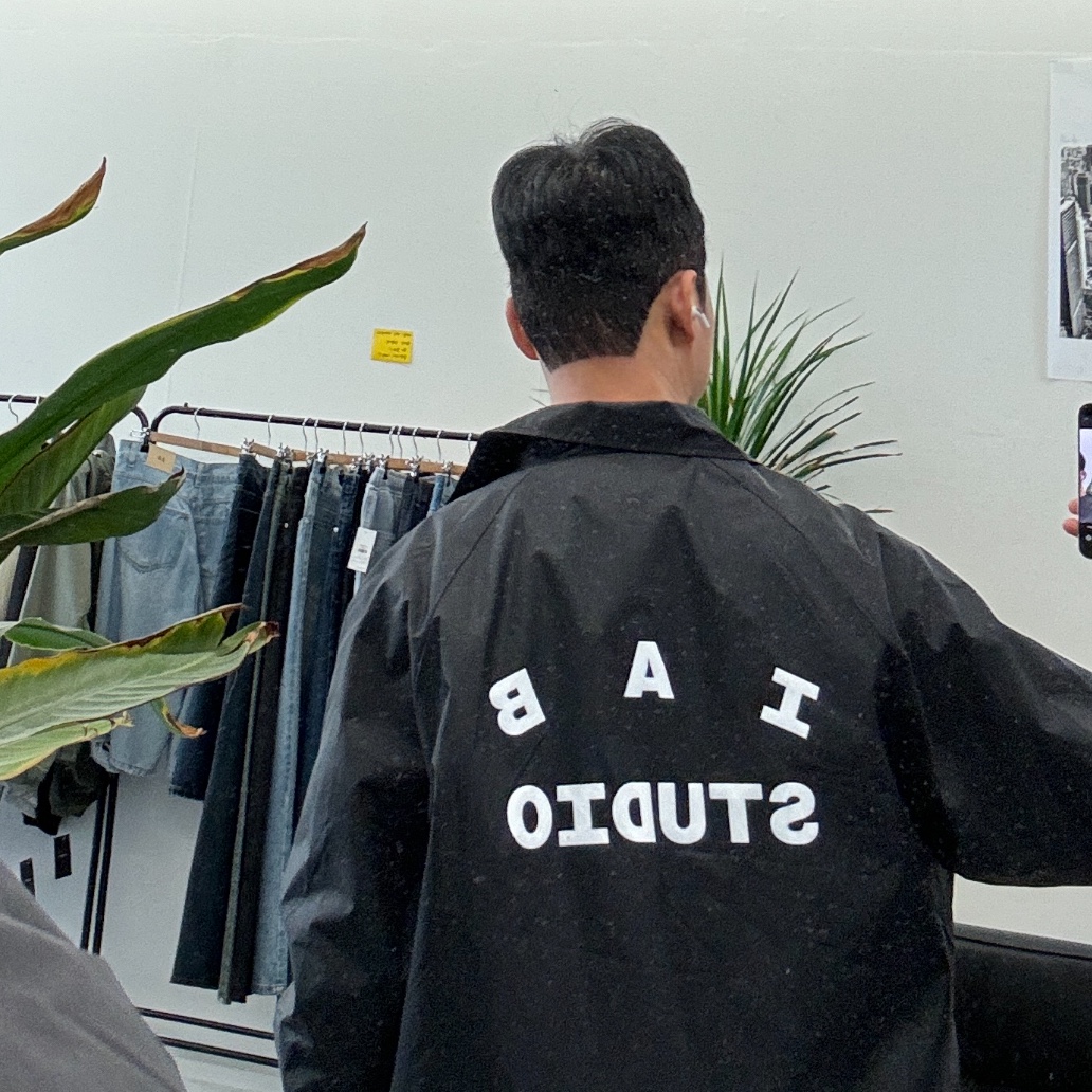 IAB Studio Coach Jacket Black 착용 스타일 - 2