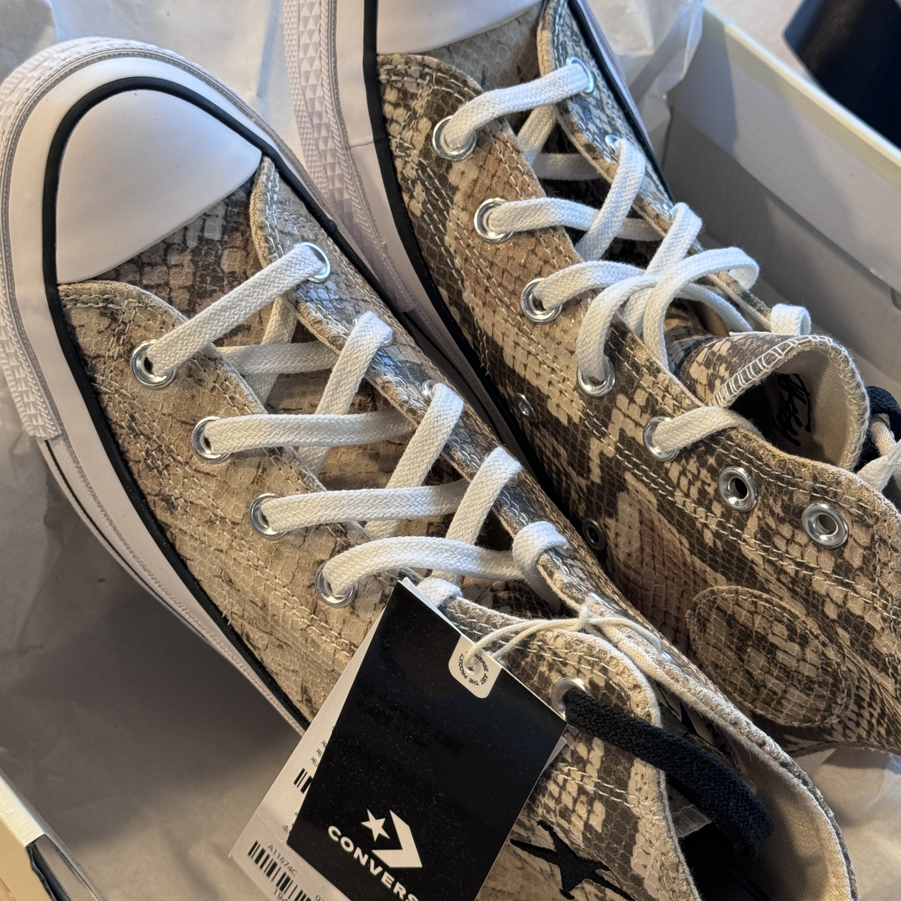 Converse x Stussy Chuck 70 High Leather Snakeskin 착용 스타일 - 1